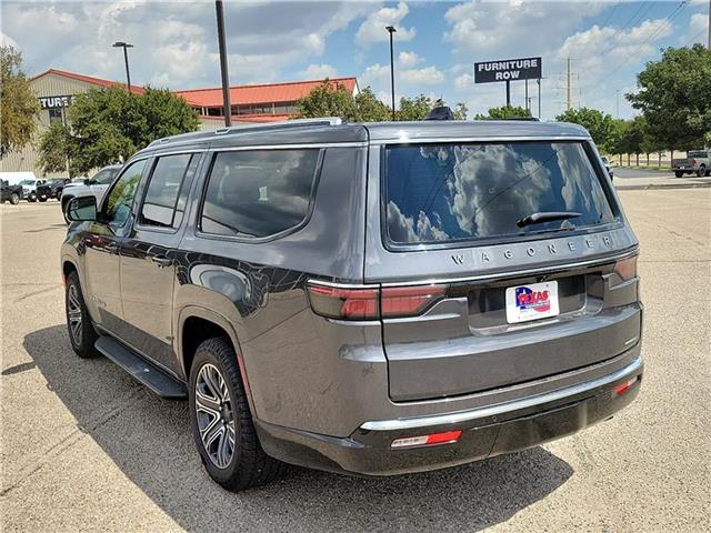 2024 Jeep Wagoneer L Series II photo 2