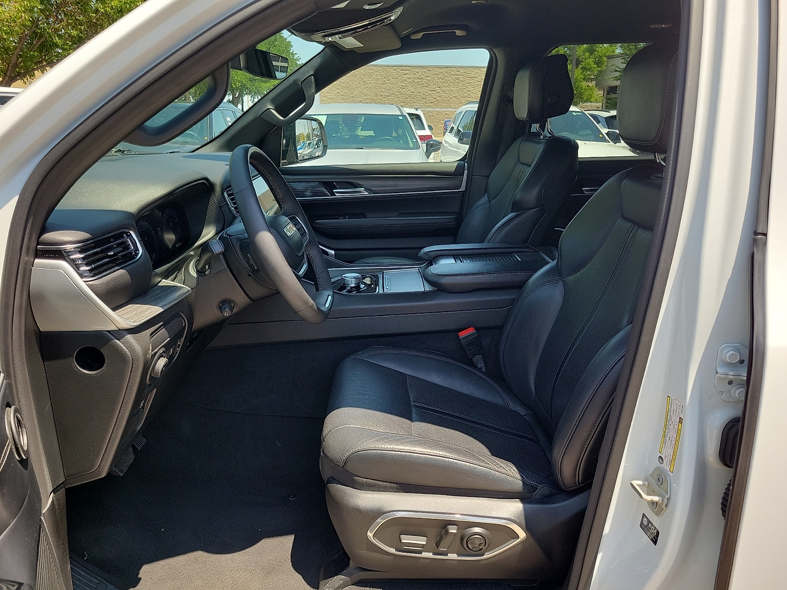 2024 Jeep Wagoneer Series II - Photo 12