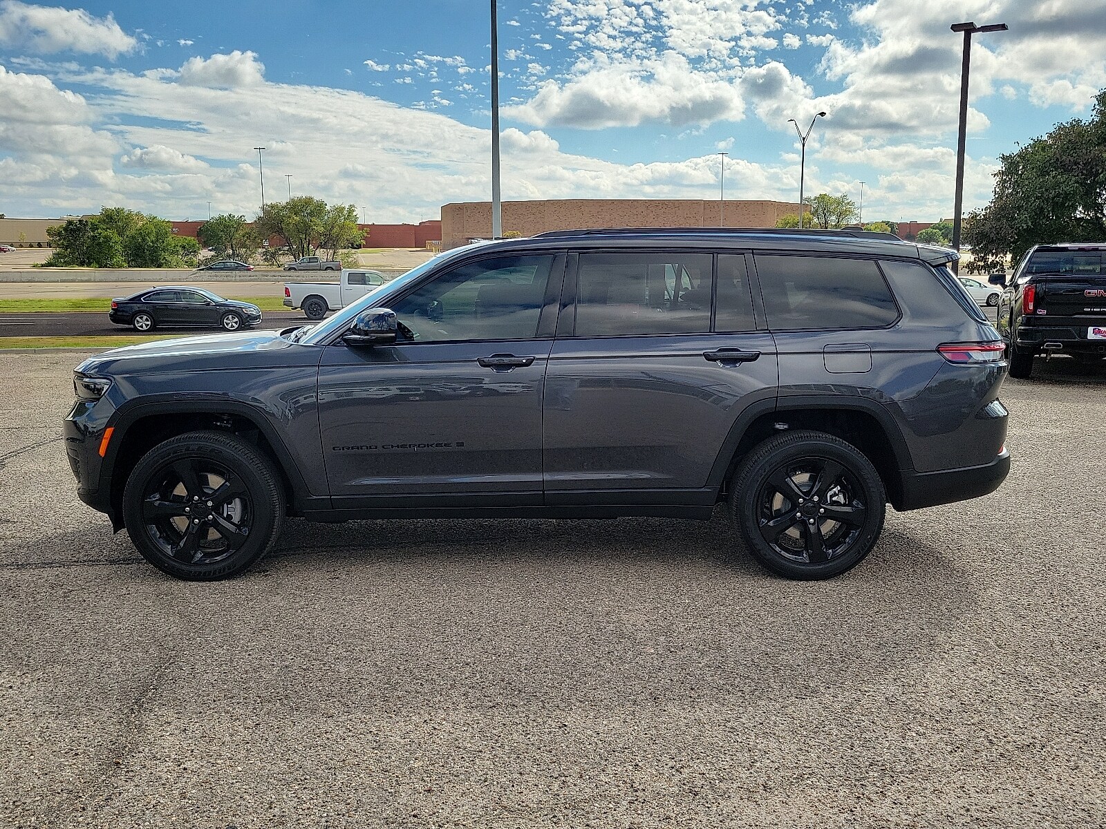 2025 Jeep Grand Cherokee Altitude photo 2