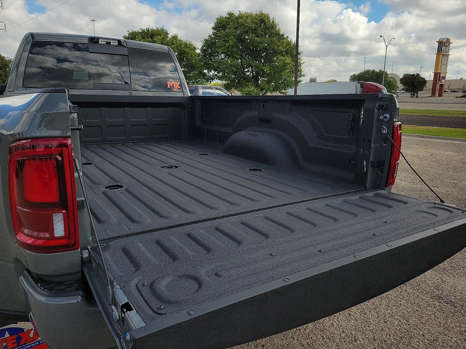 2026 RAM 3500 Laramie - Photo 8