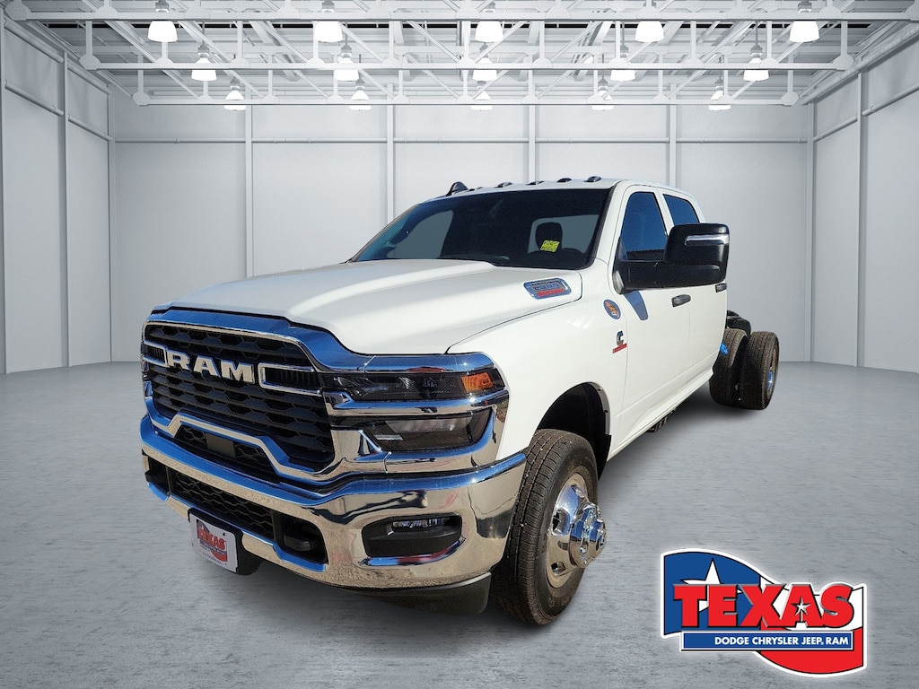 New 2026 Ram 3500 Chassis Cab TRADESMAN CREW 4X4 60' CA Pickup