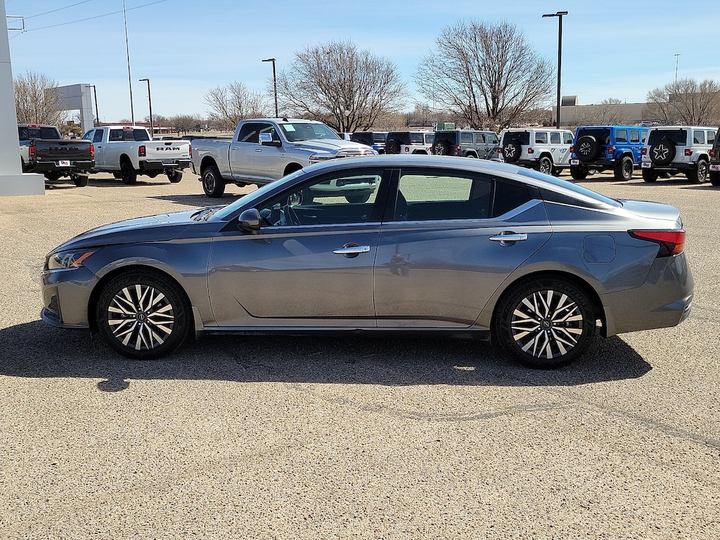 Used 2024 Nissan Altima 2.5 SV Sedan