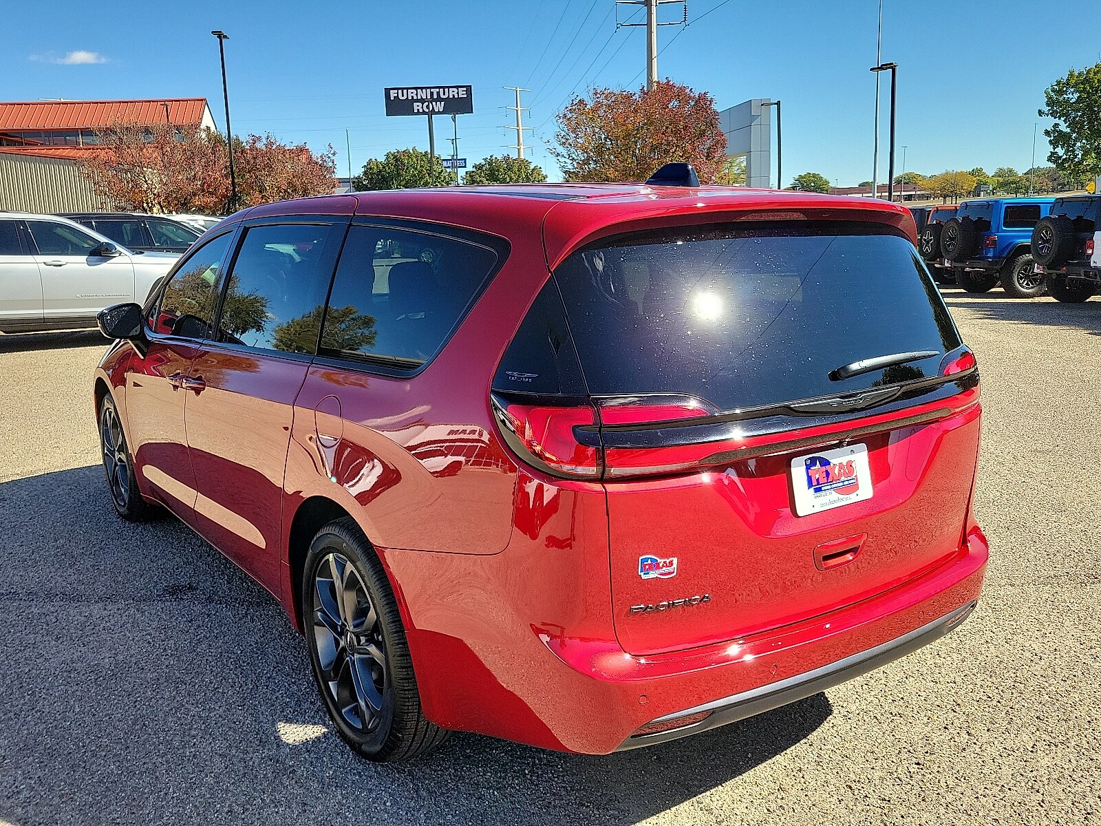 2026 Chrysler Pacifica photo 3