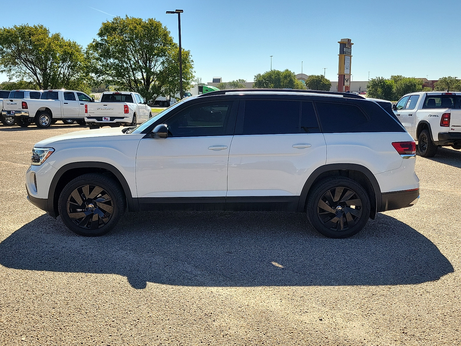 Used 2025 Volkswagen Atlas 2.0T SE w/Technology SUV