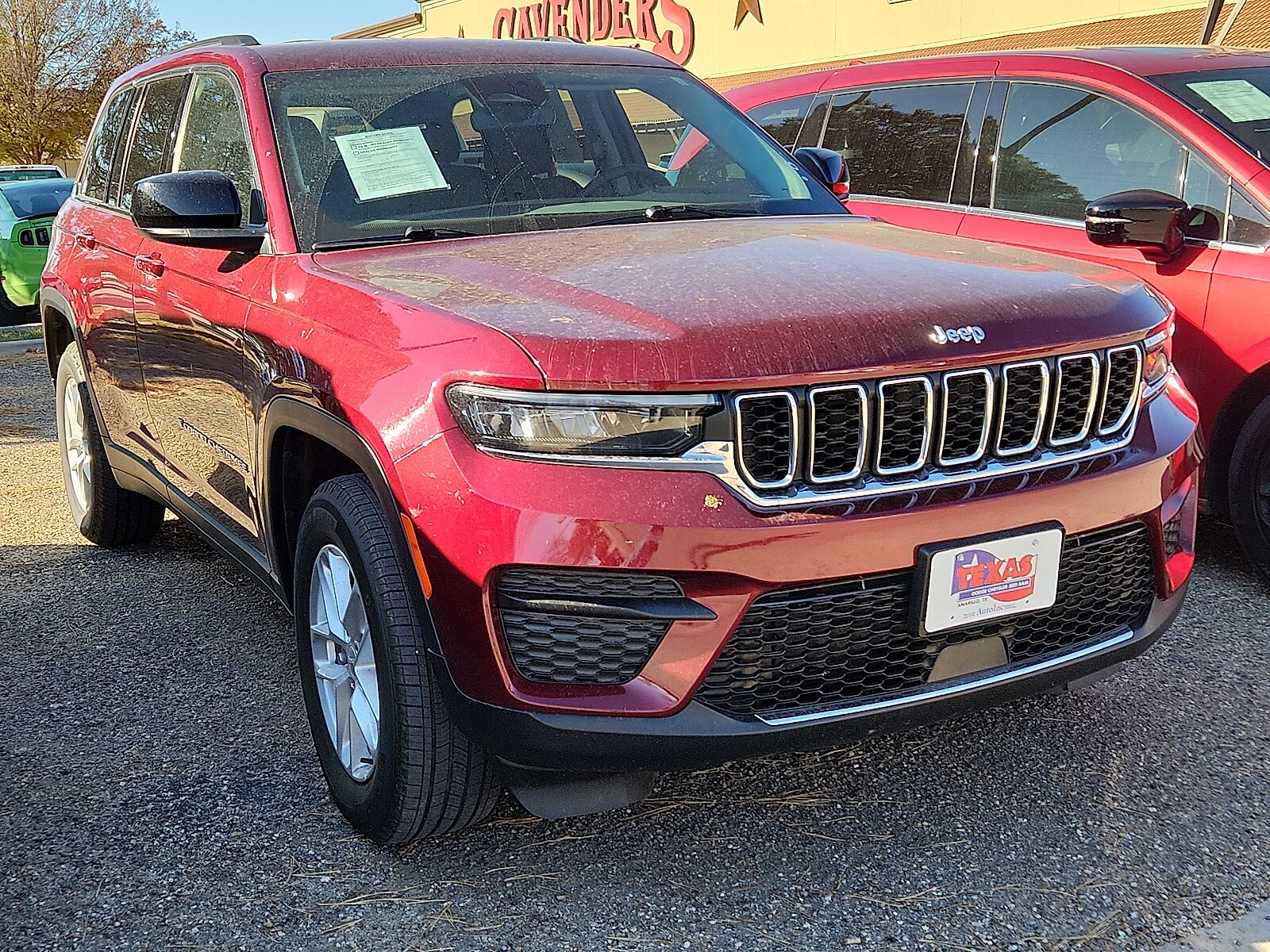 2023 Jeep Grand Cherokee Laredo photo 2