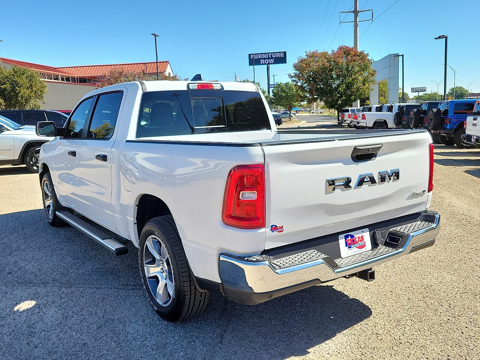 2025 Ram 1500 Tradesman photo 3