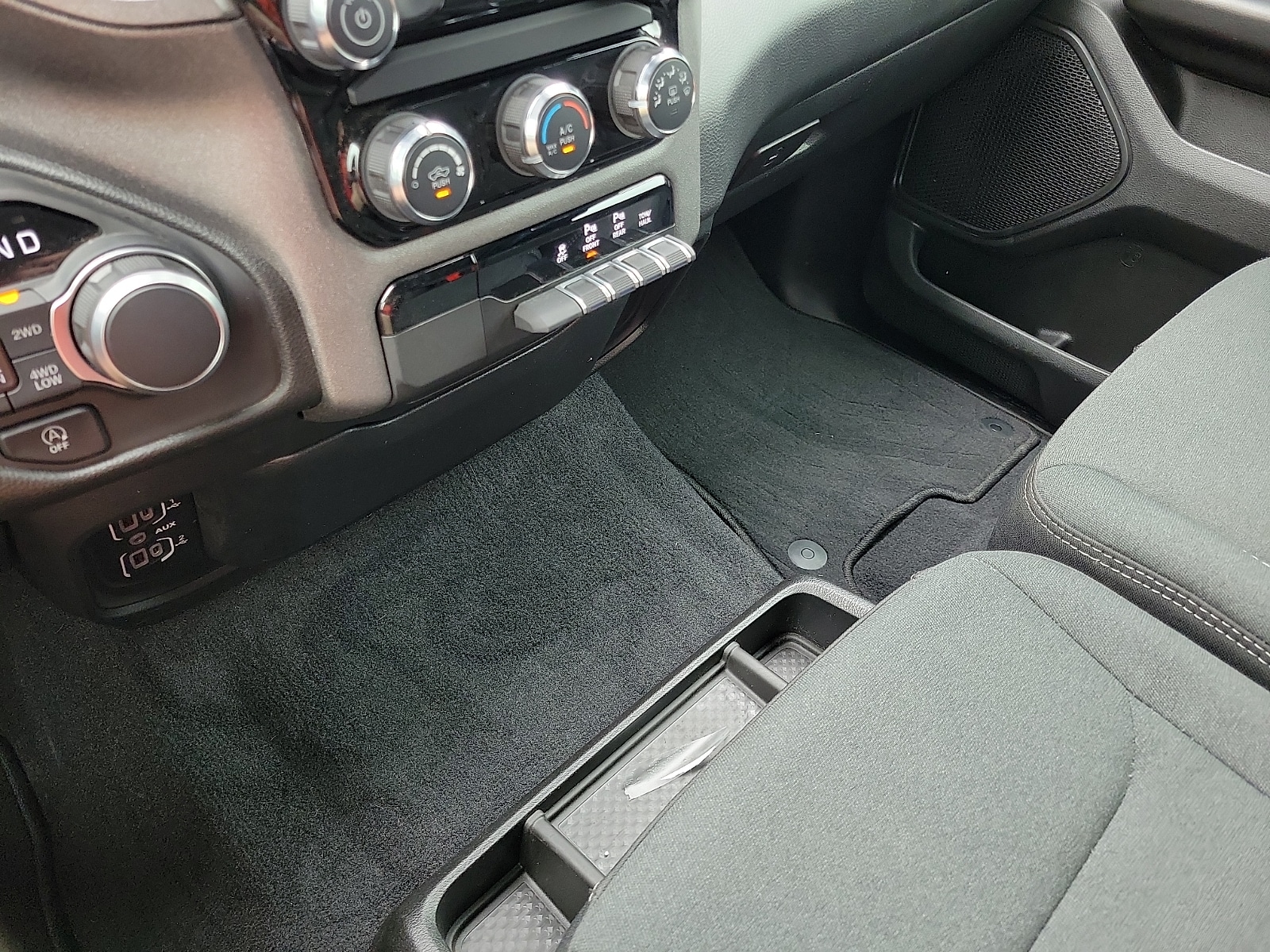 2025 RAM Ram 1500 Pickup Tradesman - Photo 18