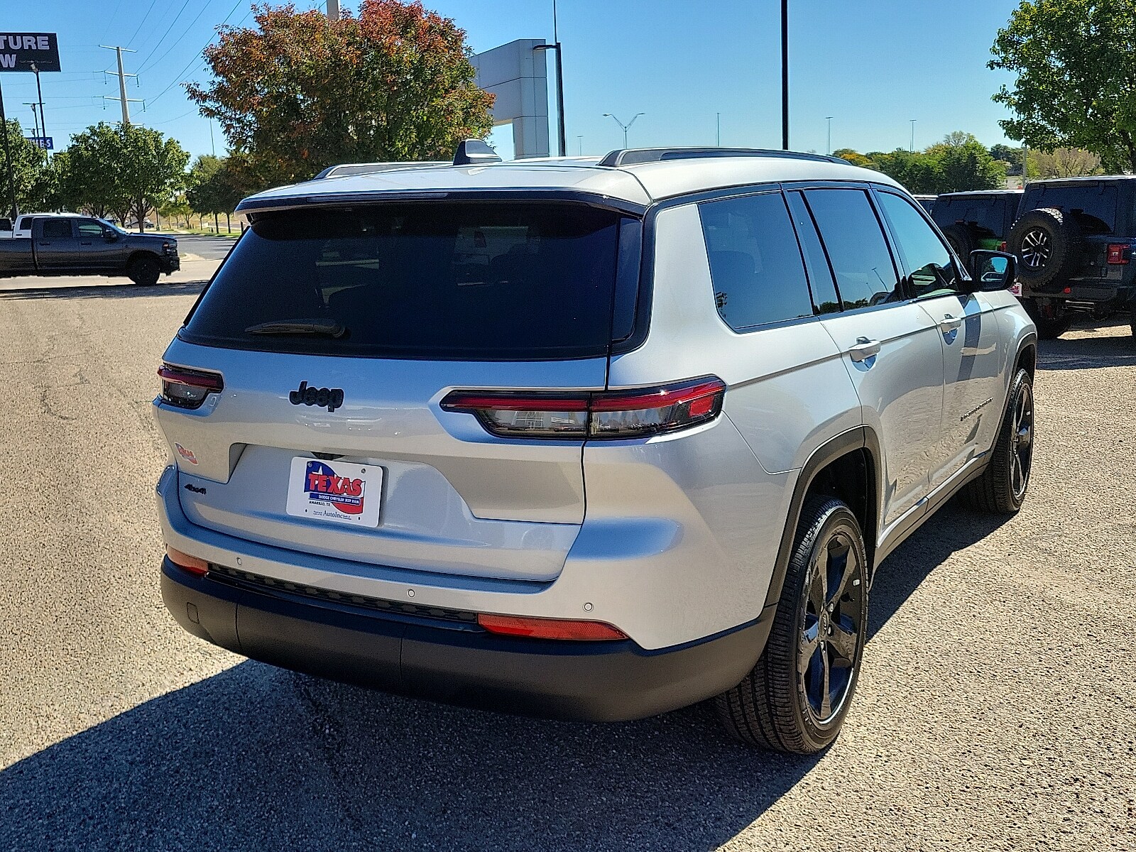 2025 Jeep Grand Cherokee Altitude photo 3