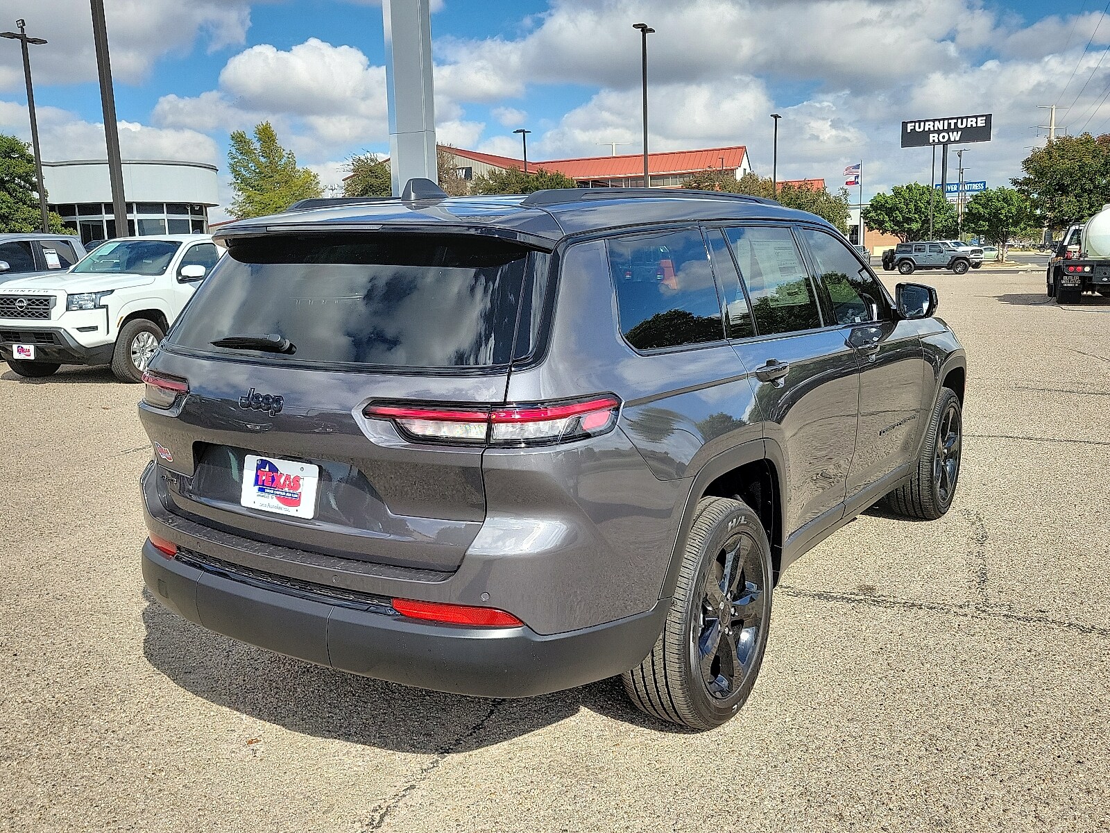 2025 Jeep Grand Cherokee Altitude photo 4