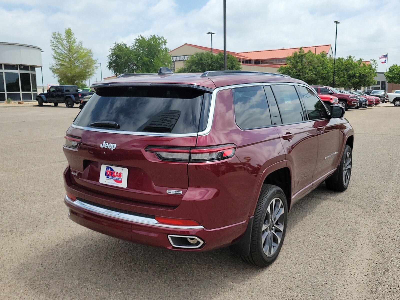2025 Jeep Grand Cherokee Overland photo 3