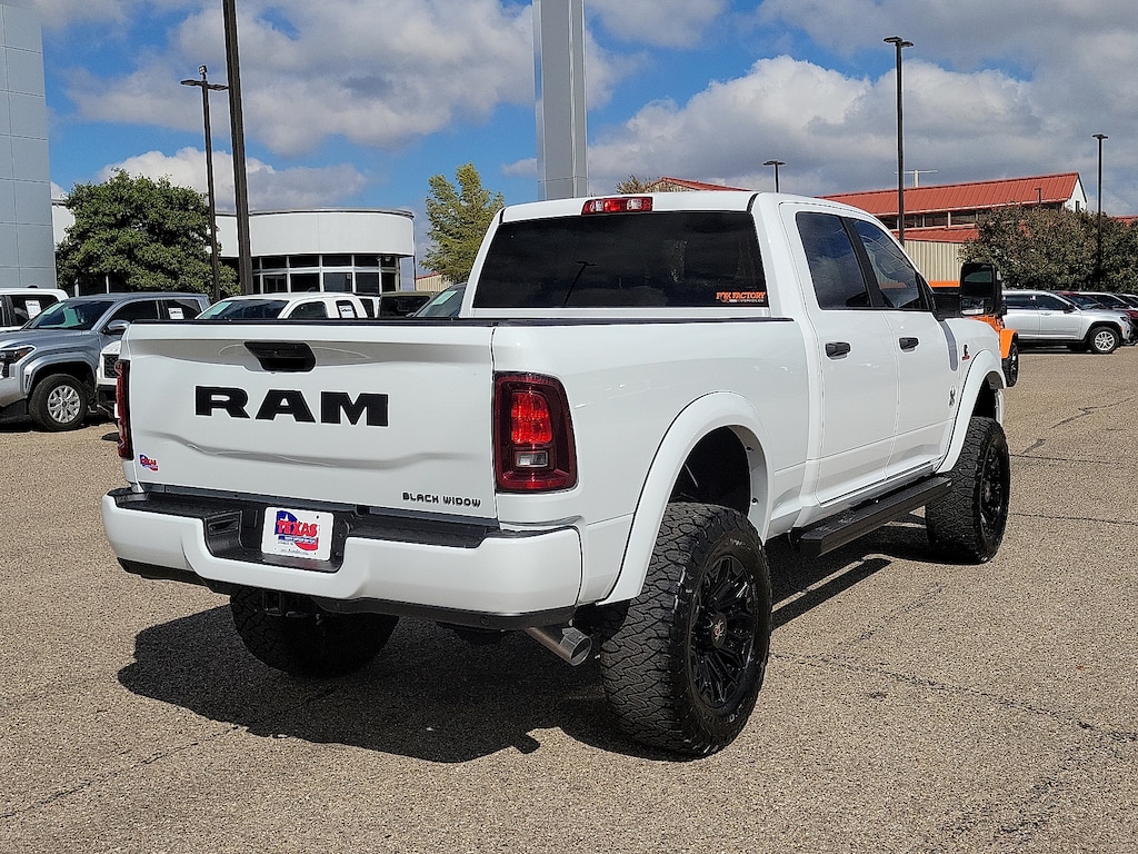 New 2025 Ram 2500 BIG HORN CREW CAB 4X4 6'4 BOX Pickup