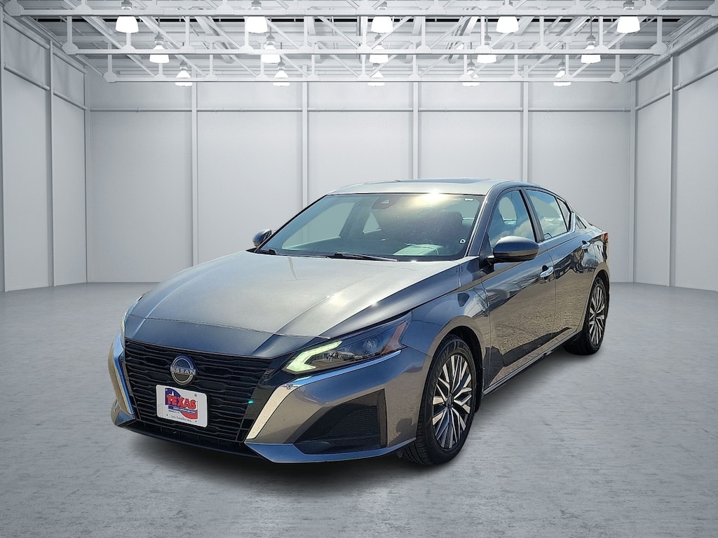 Used 2024 Nissan Altima 2.5 SV Sedan