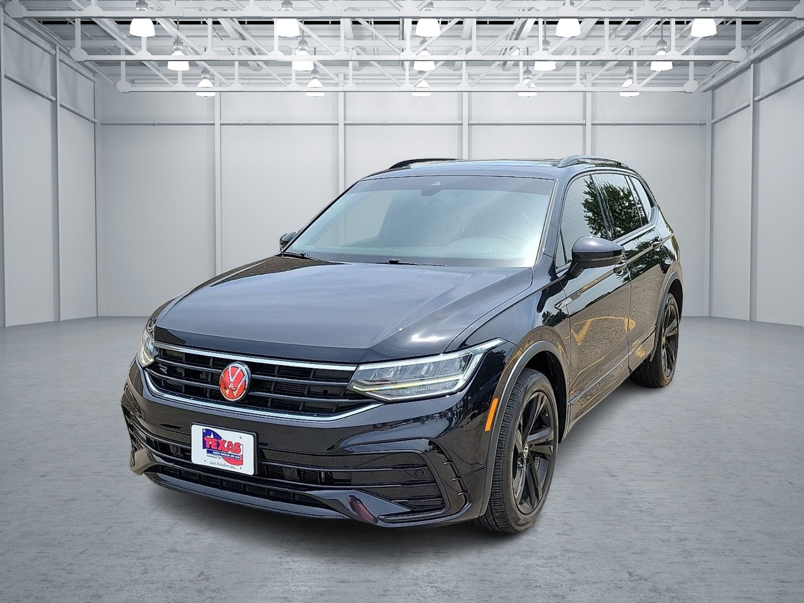 2024 Volkswagen Tiguan 2.0T SE R-Line Black's photo