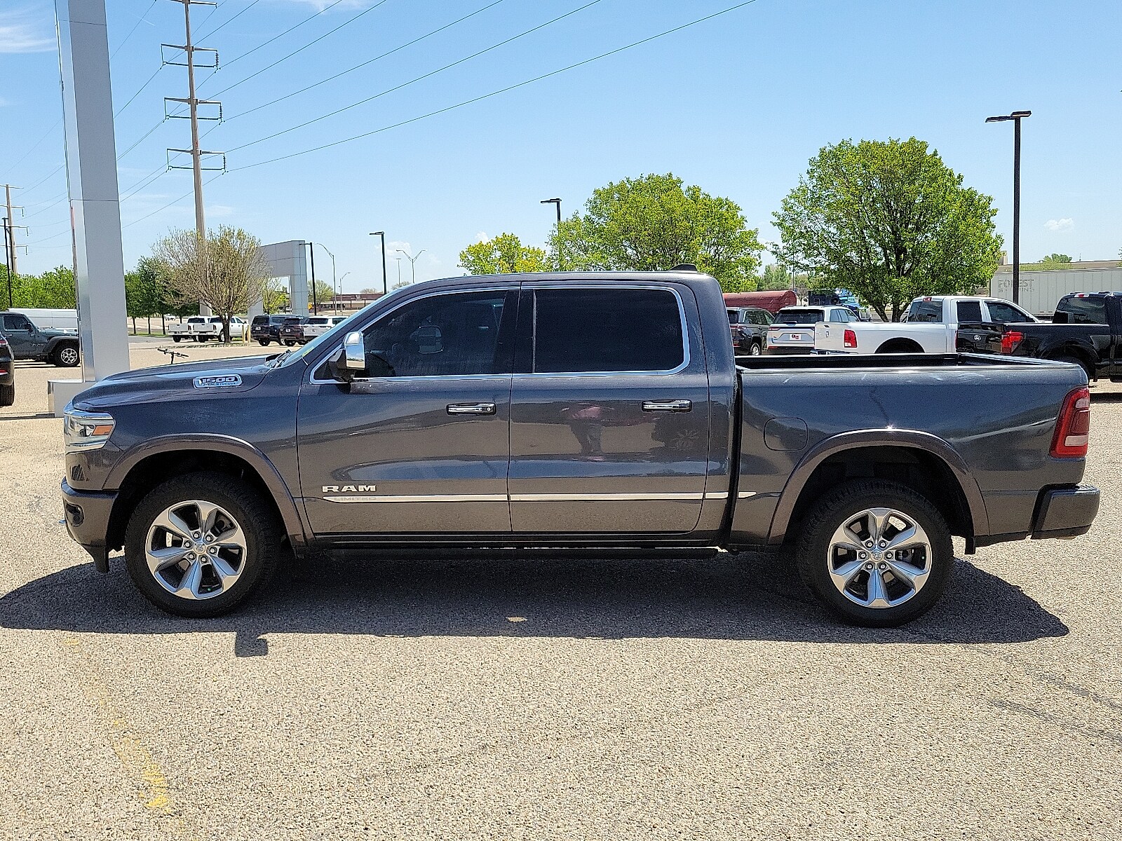 Used 2022 RAM Ram 1500 Pickup Limited with VIN 1C6SRFHT1NN112677 for sale in Amarillo, TX