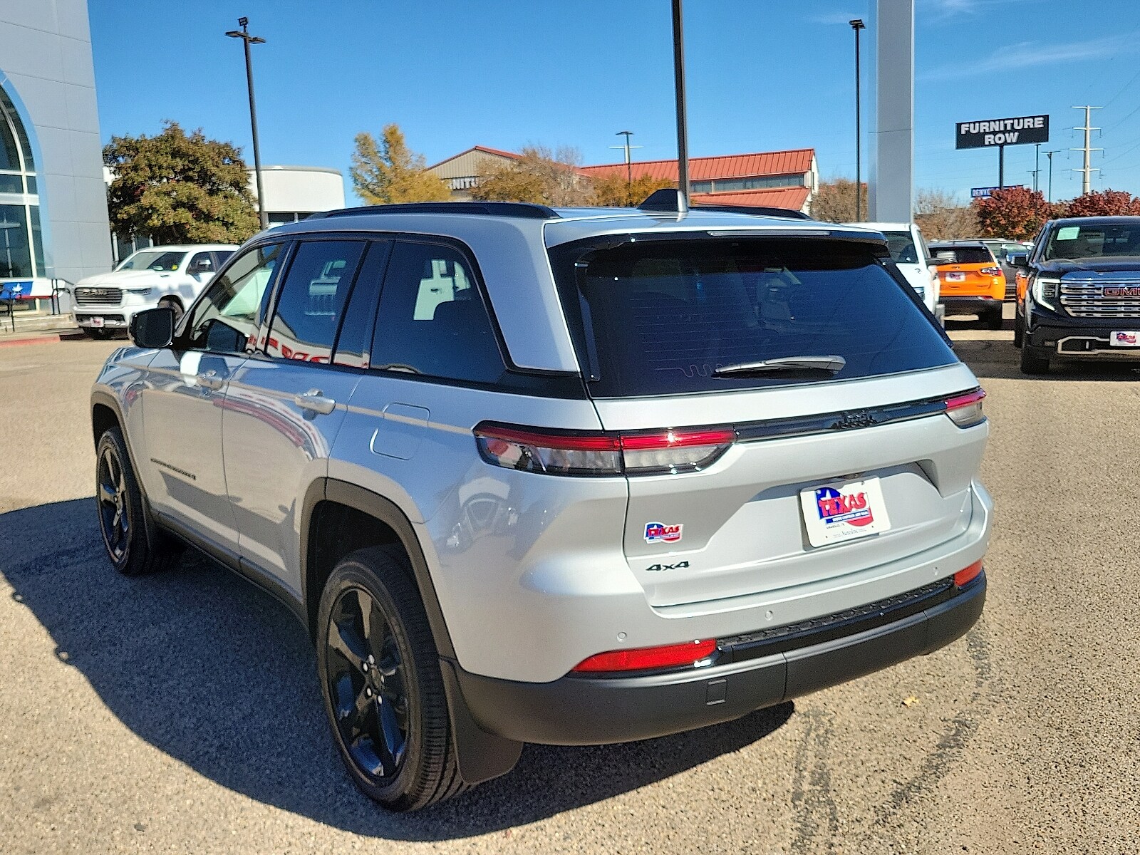 2025 Jeep Grand Cherokee Altitude photo 3