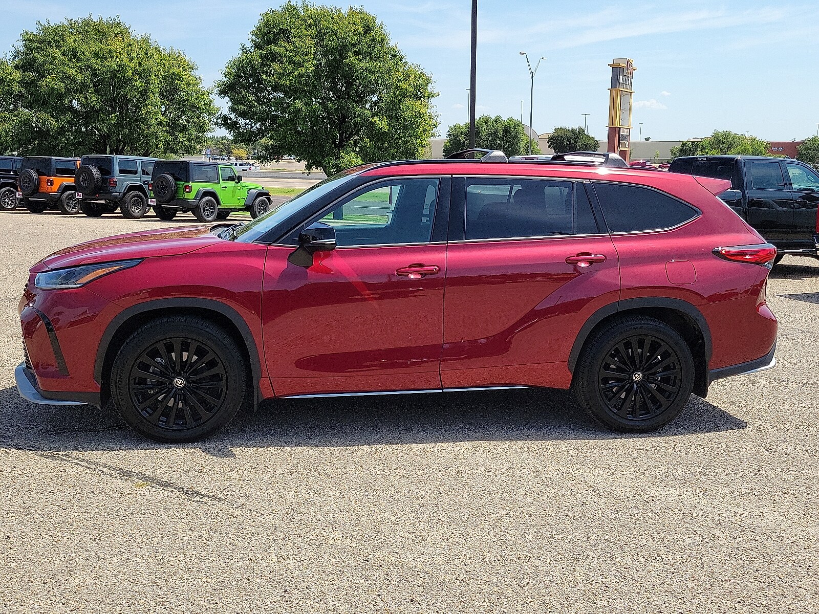 2023 Toyota Highlander XSE photo 2