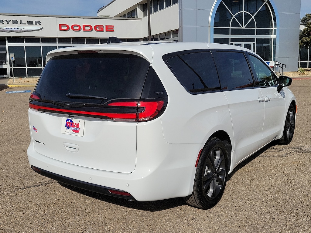 New 2026 Chrysler Pacifica SELECT Passenger Van
