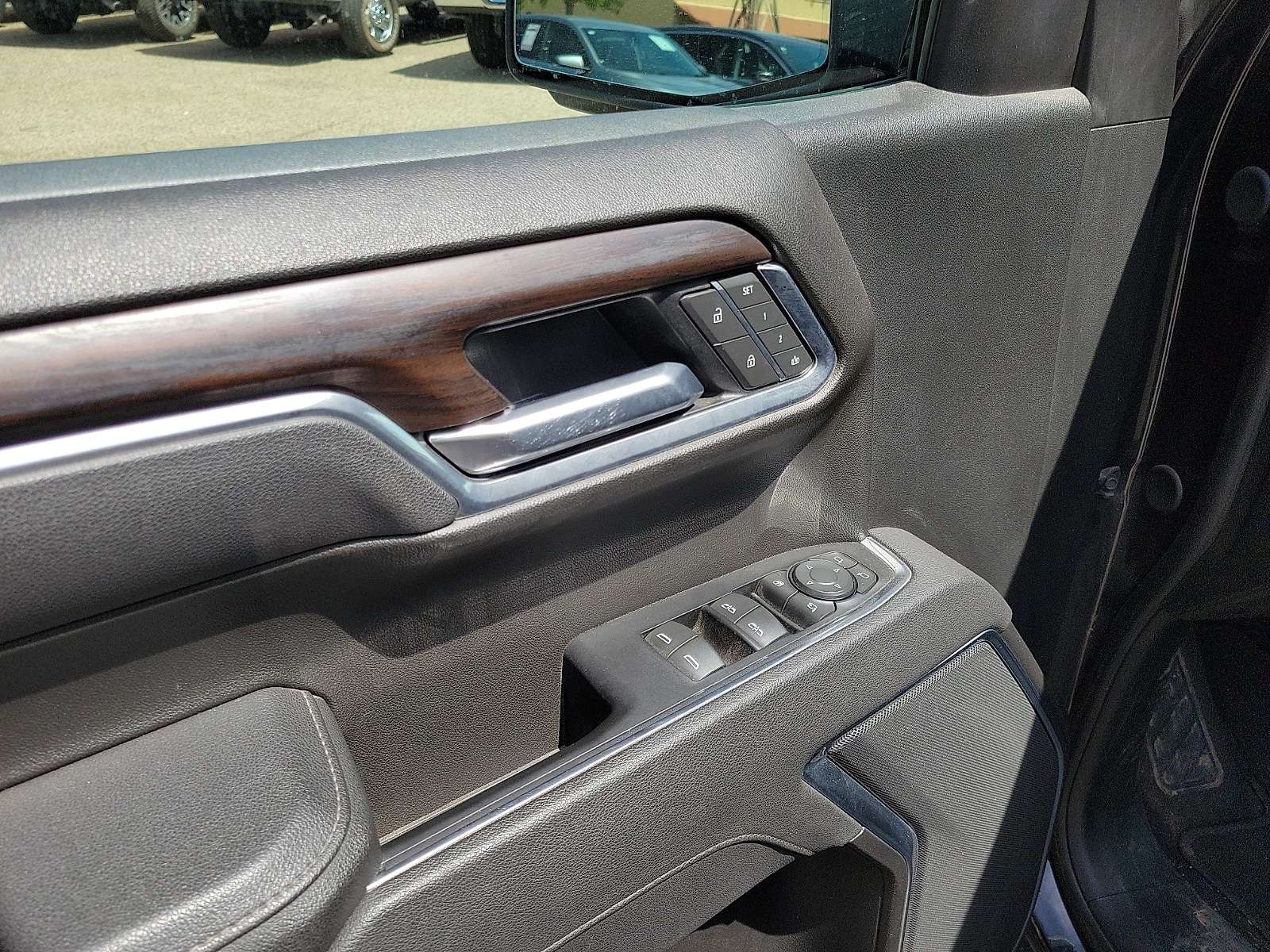 2025 GMC Sierra 1500 SLT - Photo 11