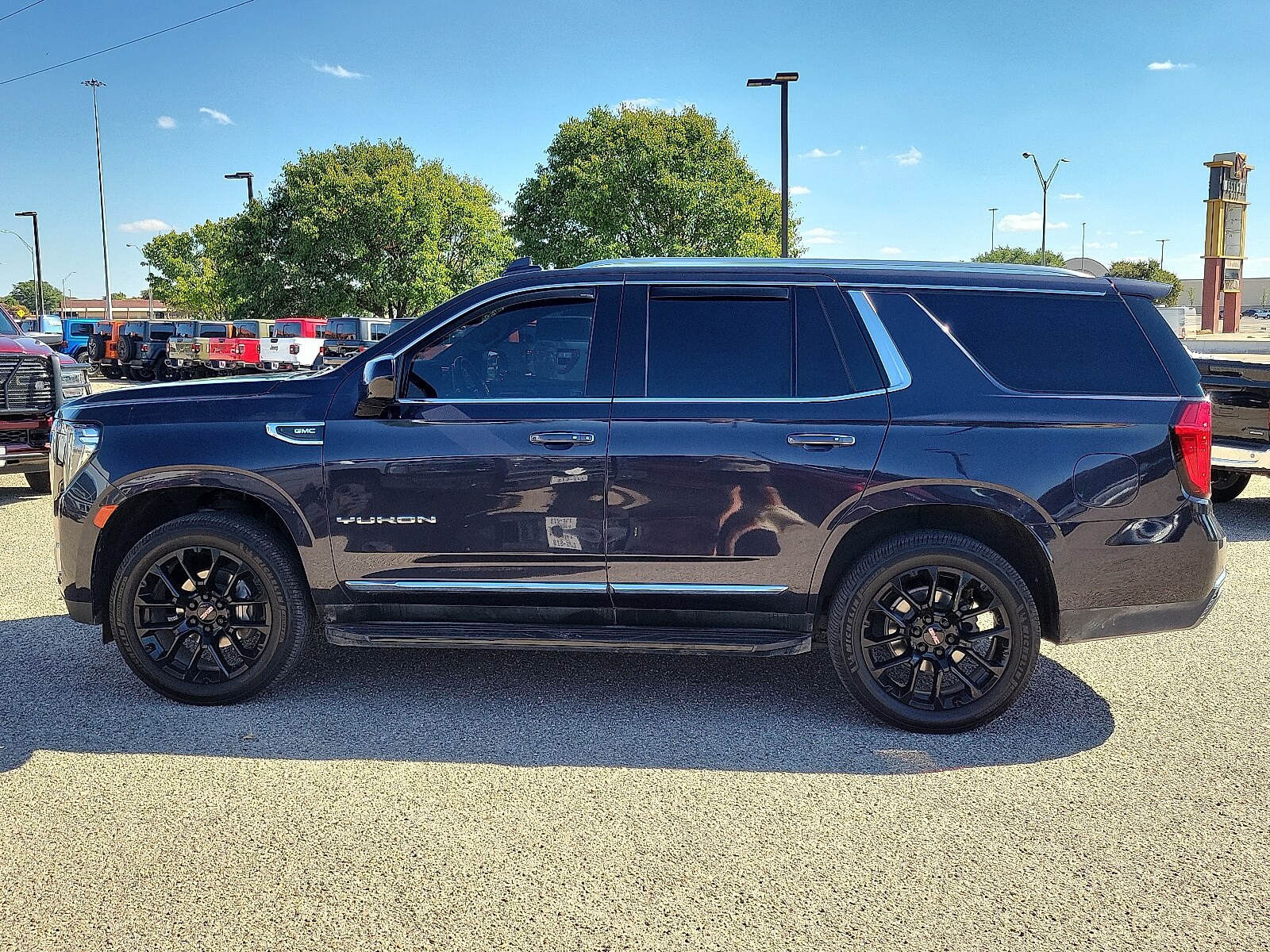 2023 Gmc Yukon SLT photo 2