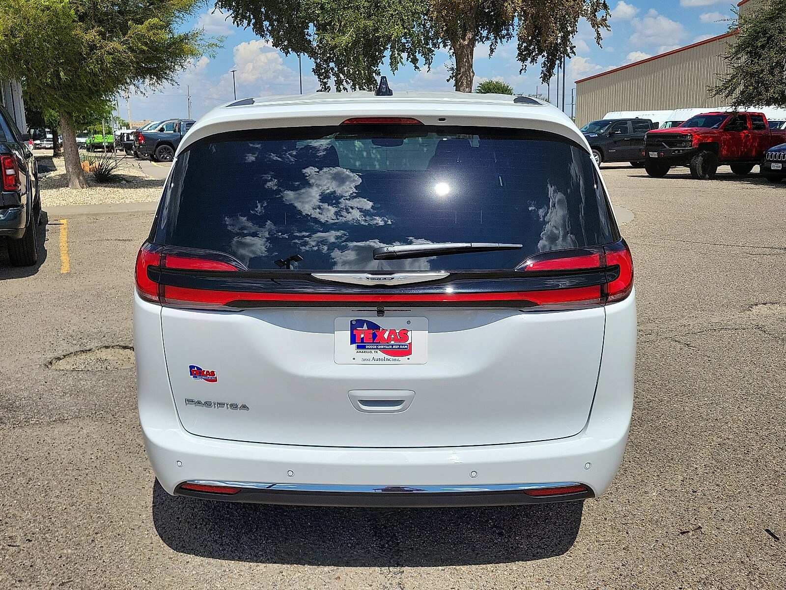 2026 Chrysler Pacifica photo 4