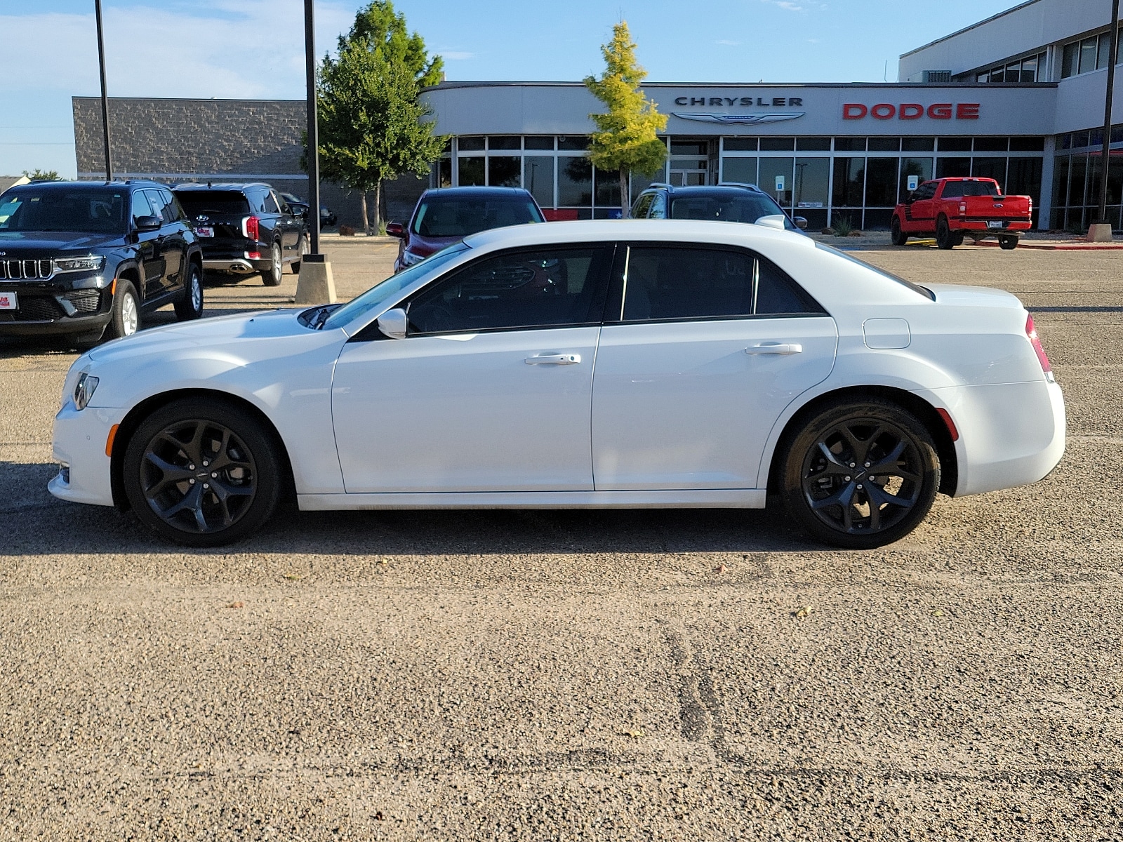 Used 2023 Chrysler 300 Touring L with VIN 2C3CCADG2PH577513 for sale in Amarillo, TX