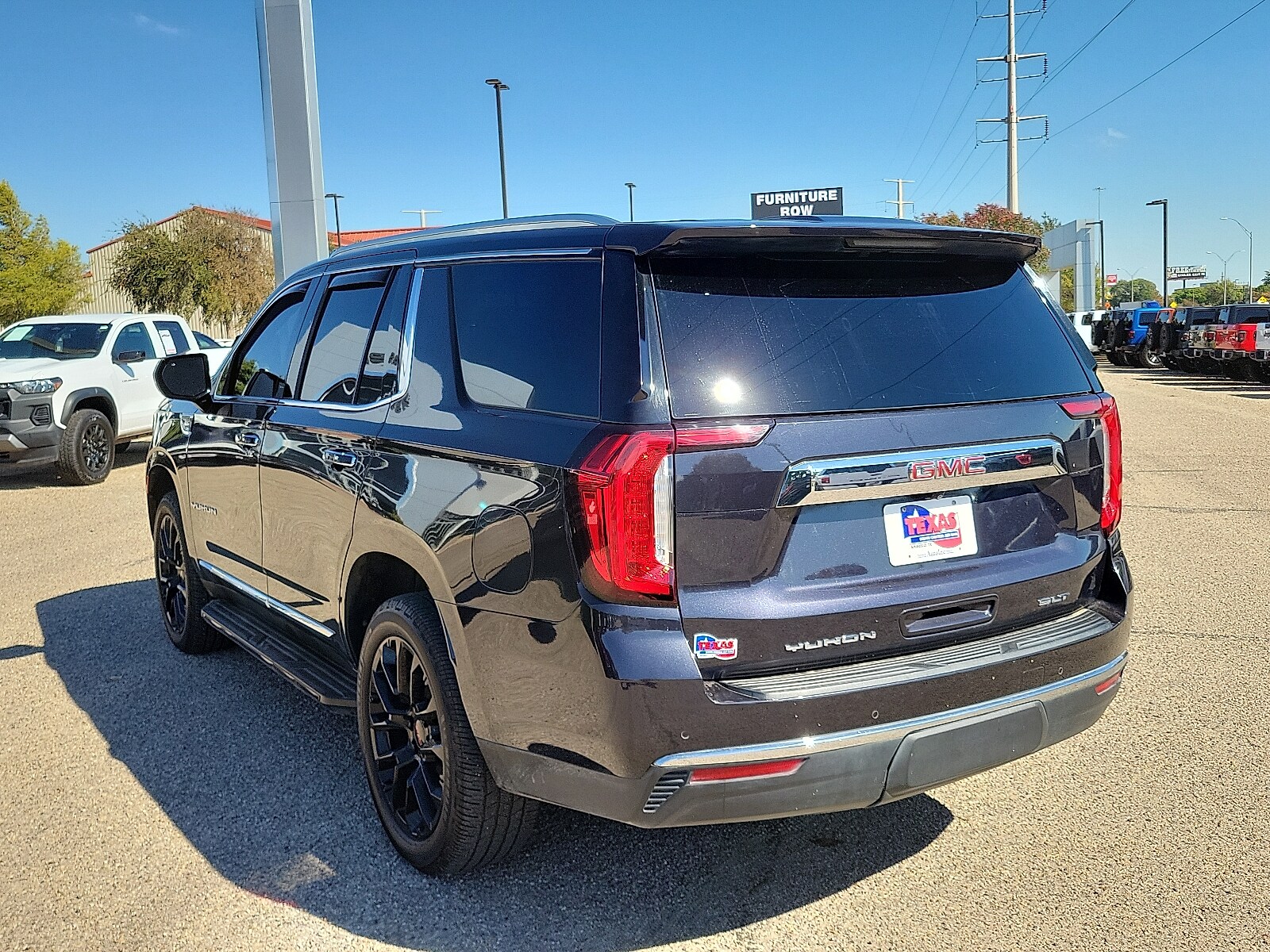 2023 Gmc Yukon SLT photo 2