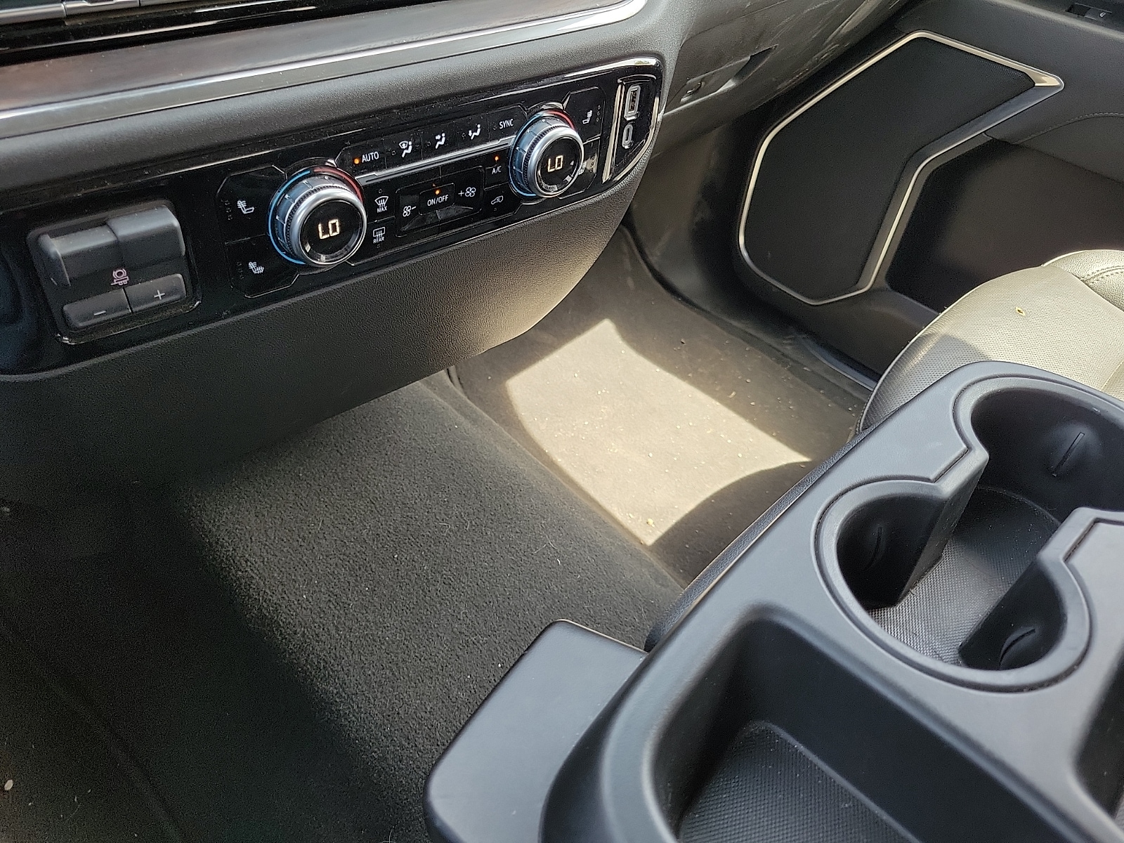 2025 GMC Sierra 1500 SLT - Photo 18
