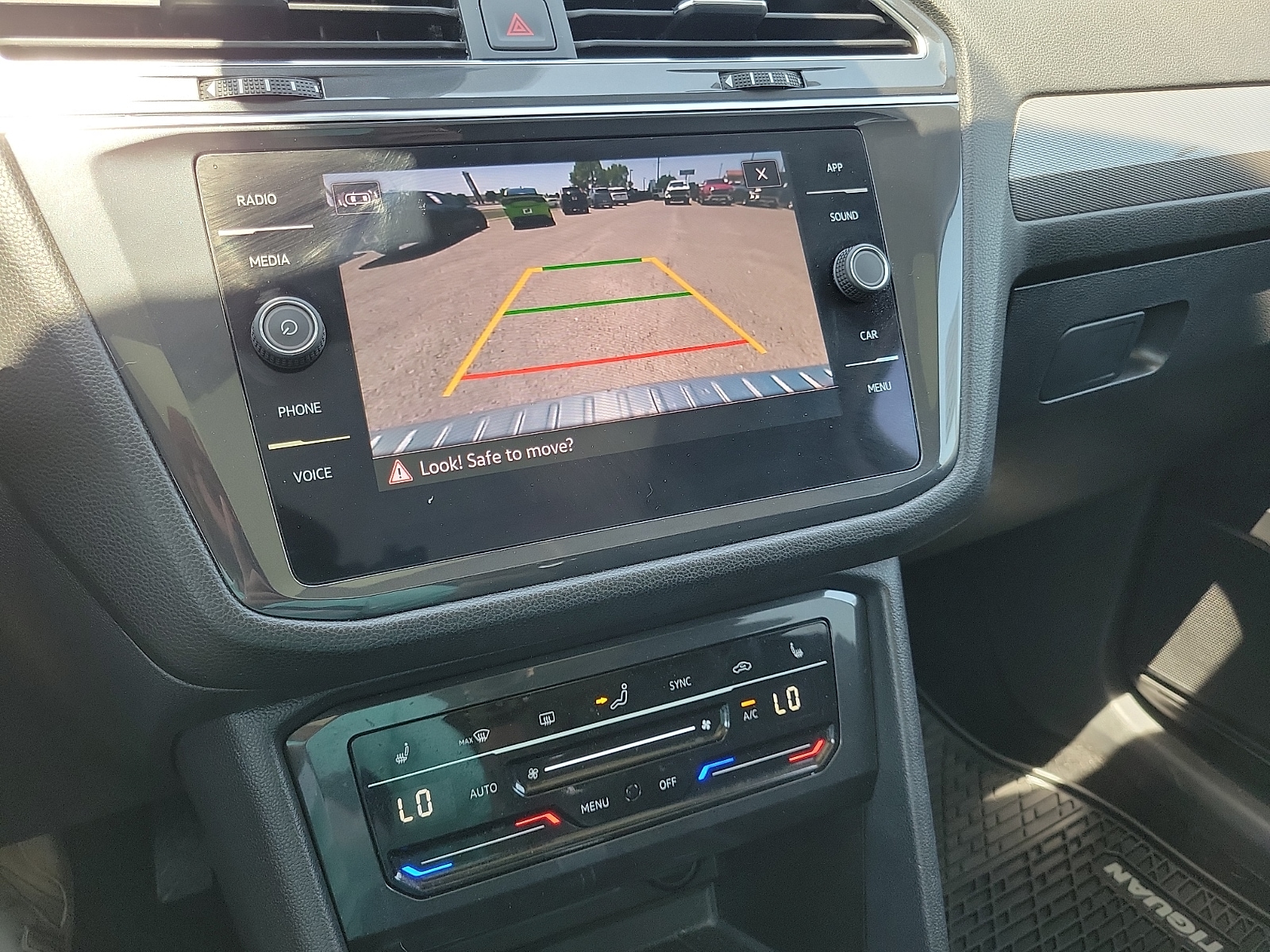 2023 Volkswagen Tiguan SE - Photo 14