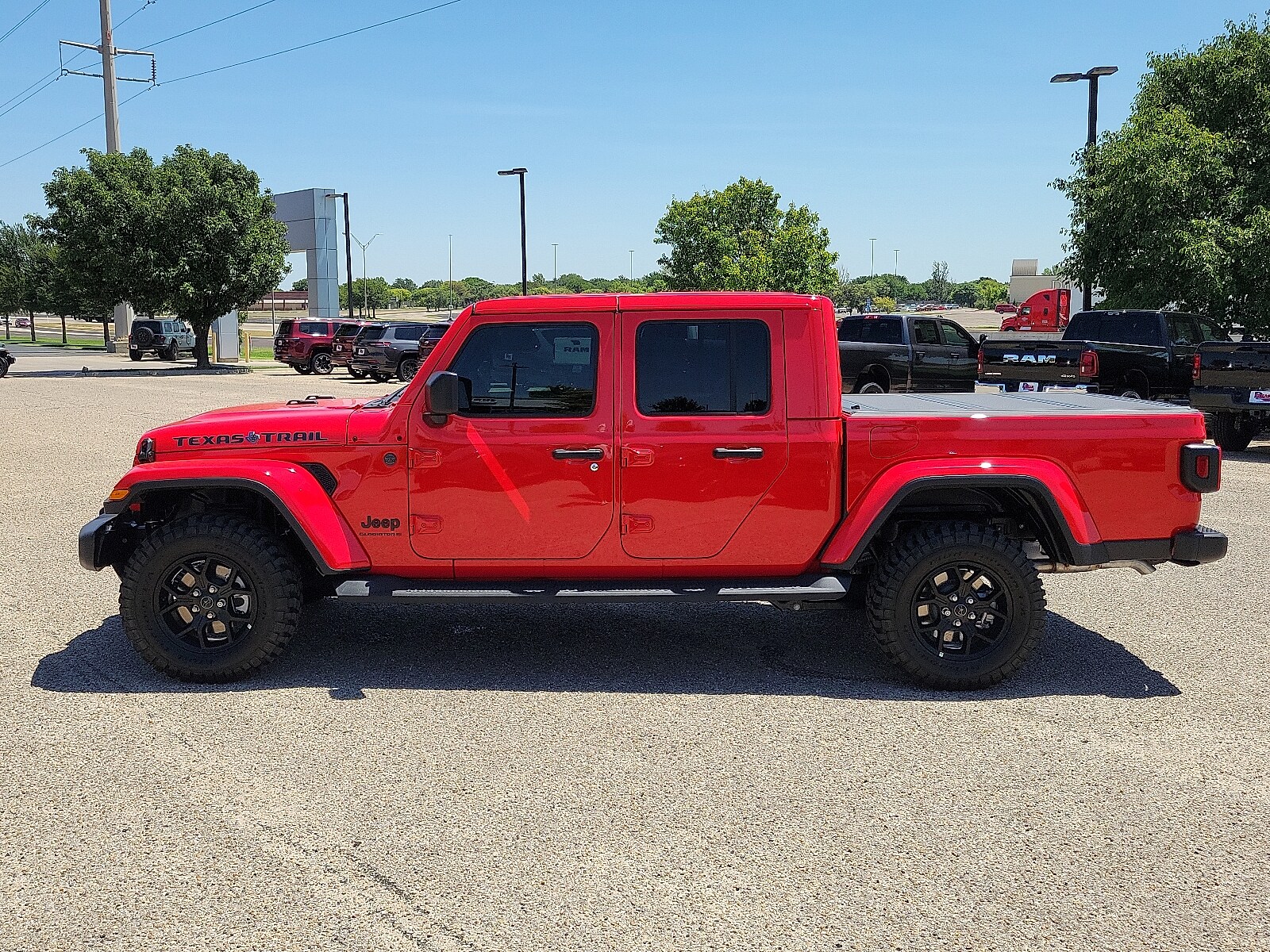 2025 Jeep Gladiator Texas Trail photo 2