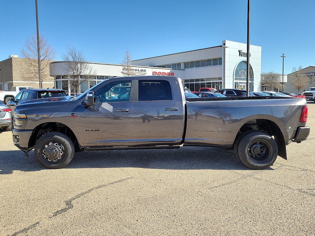 New 2026 Ram 3500 LARAMIE CREW CAB 4X4 8' BOX Pickup