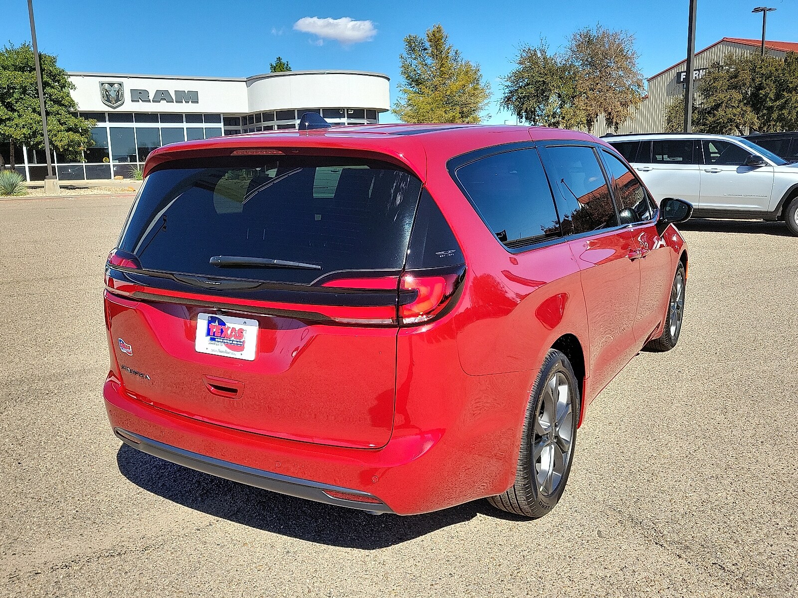 2026 Chrysler Pacifica photo 4