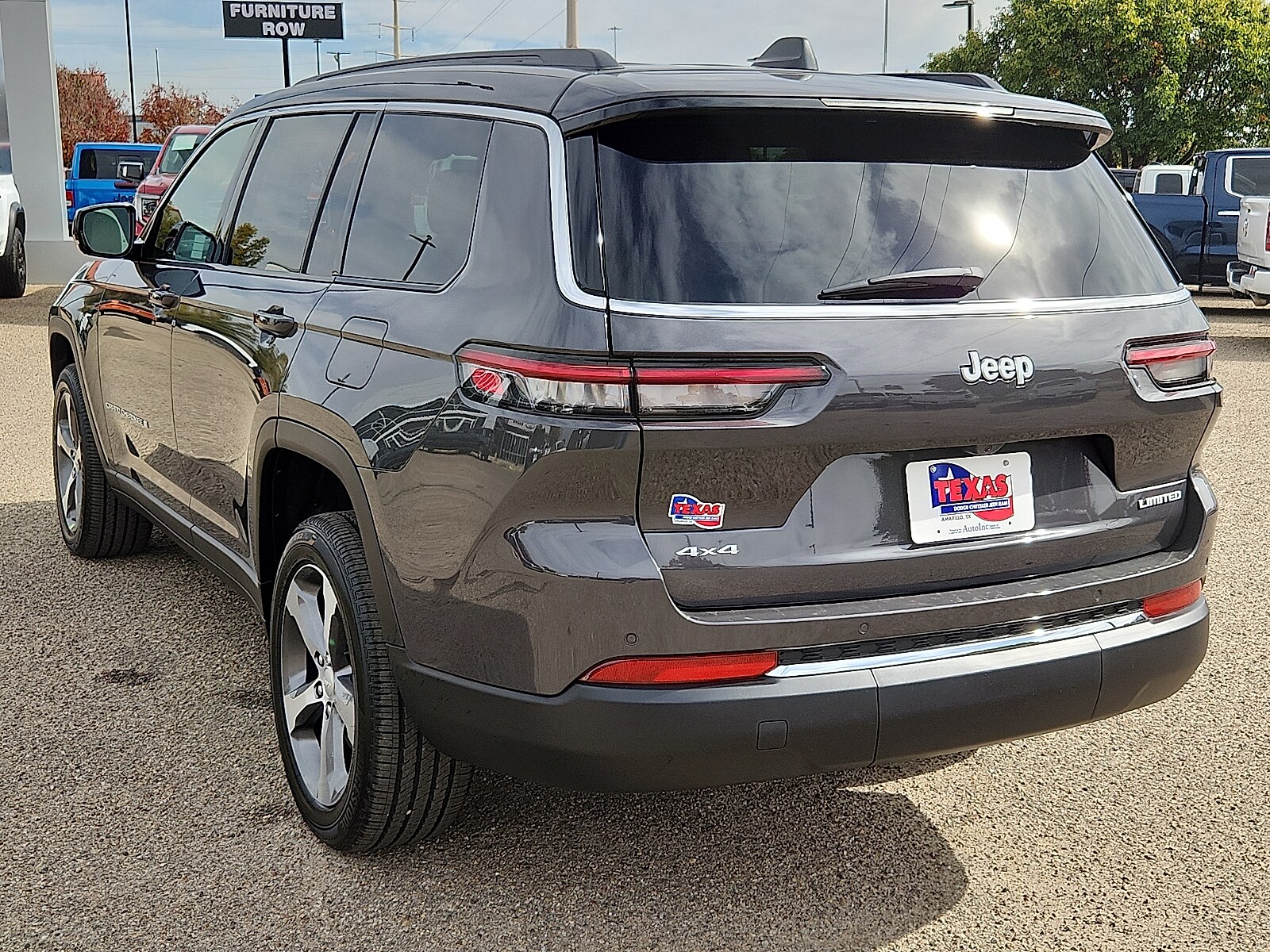 2025 Jeep Grand Cherokee Limited photo 2