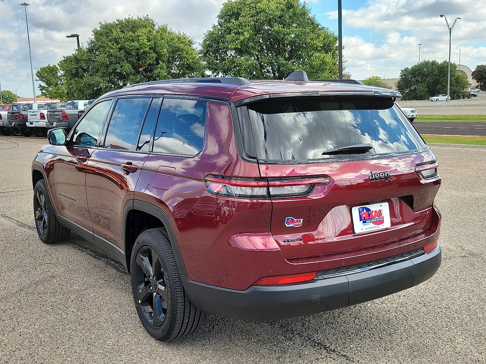 2025 Jeep Grand Cherokee Altitude photo 3