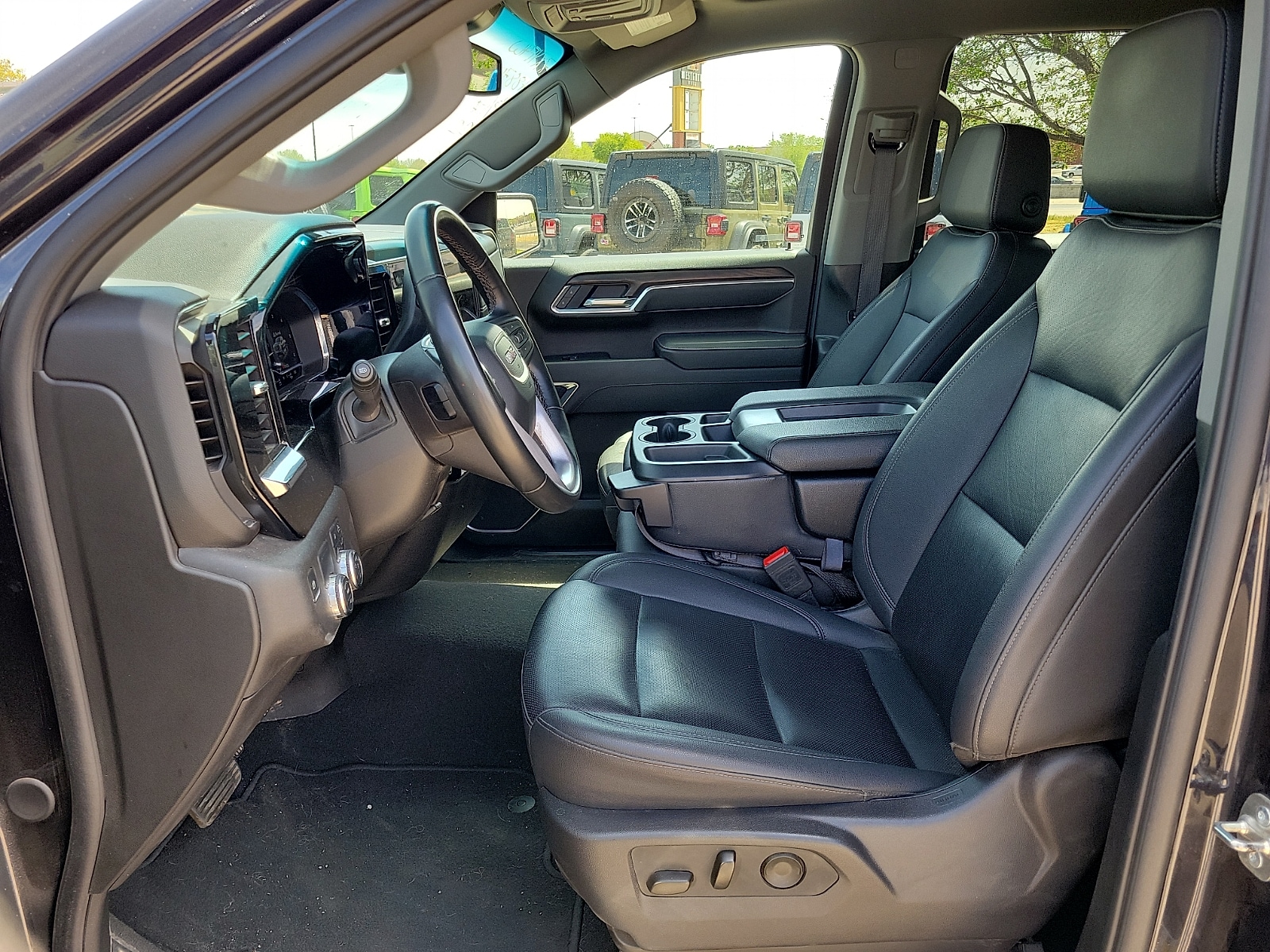 2025 GMC Sierra 1500 SLT - Photo 12
