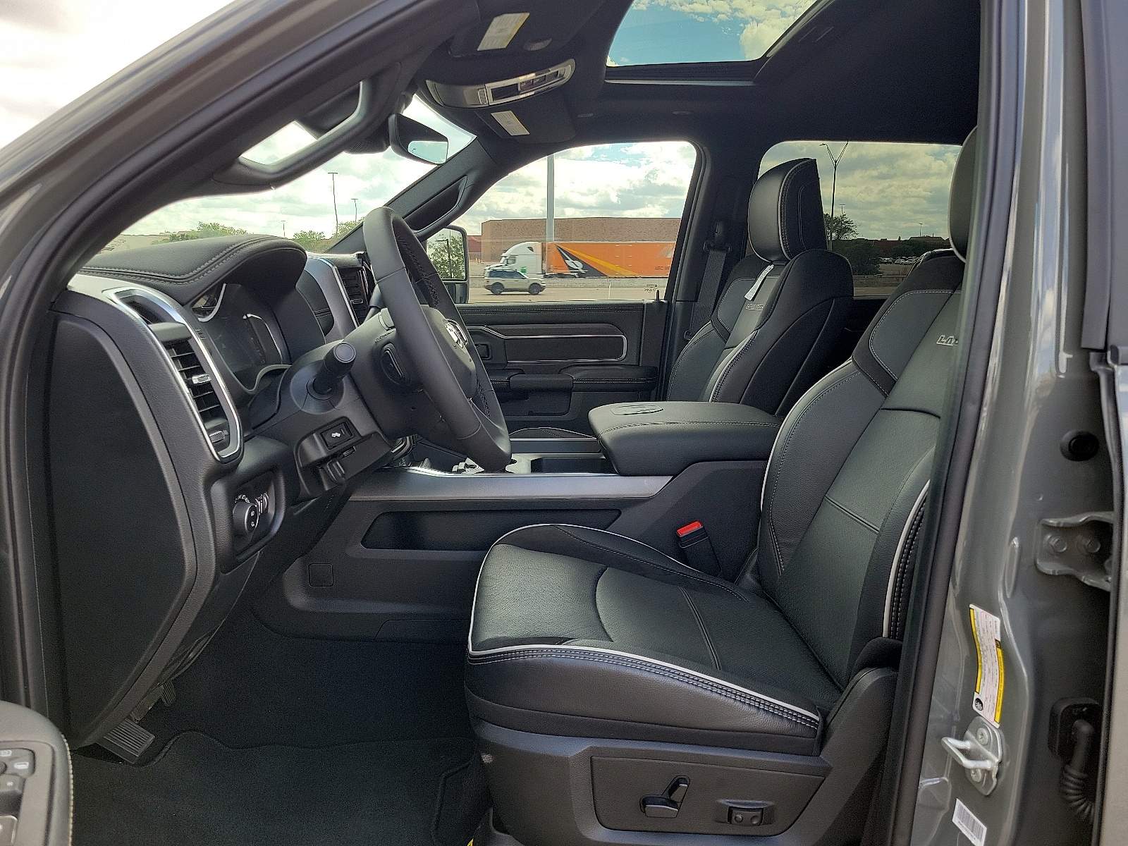 2026 RAM 3500 Laramie - Photo 12