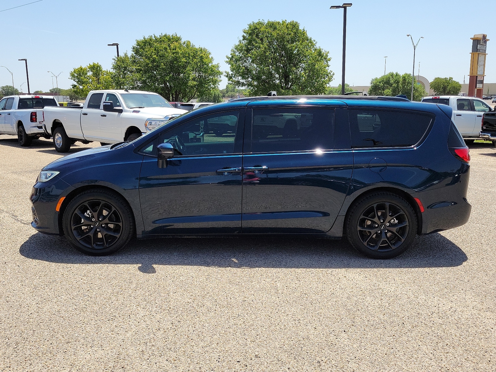 Used 2021 Chrysler Pacifica Touring L with VIN 2C4RC1BG5MR561269 for sale in Amarillo, TX