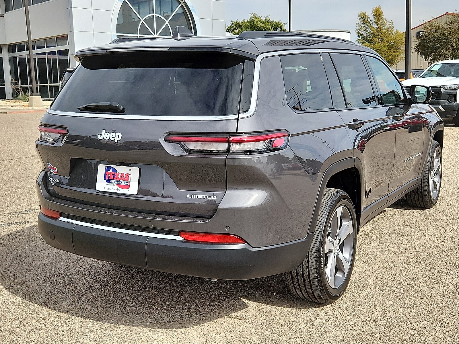 2025 Jeep Grand Cherokee Limited photo 3