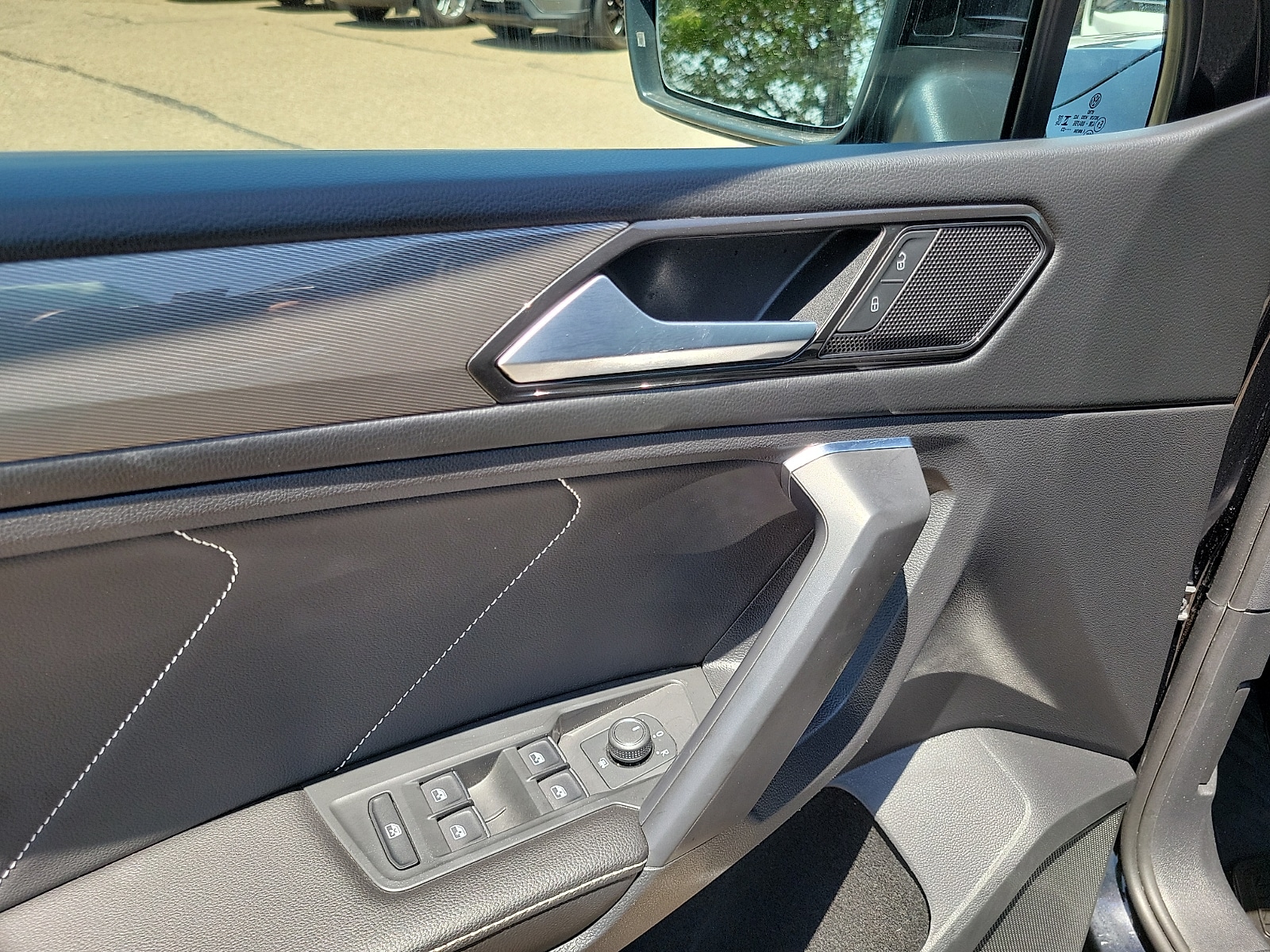 2023 Volkswagen Tiguan SE - Photo 11