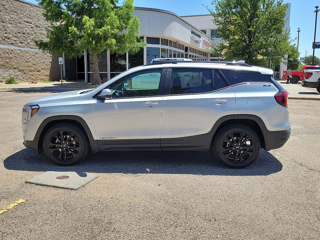 Used 2022 GMC Terrain SLE SUV