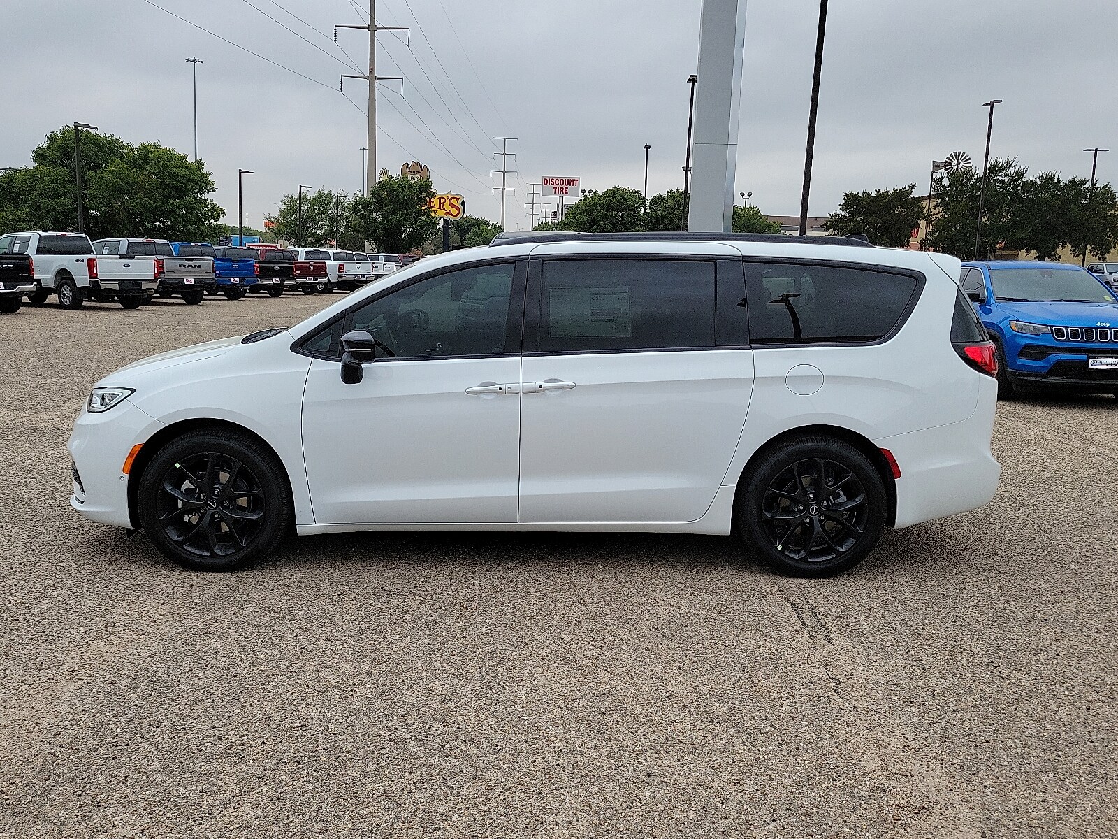 2026 Chrysler Pacifica Limited photo 2