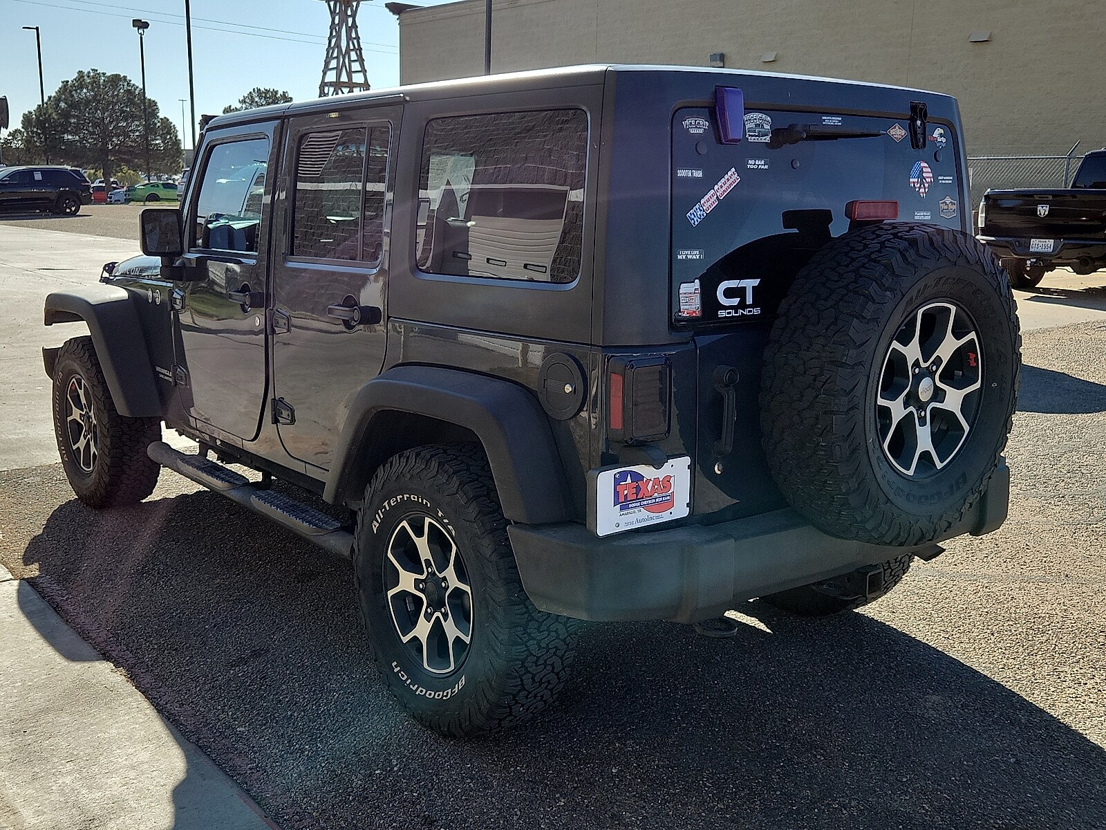 2017 Jeep Wrangler Unlimited Rubicon photo 2