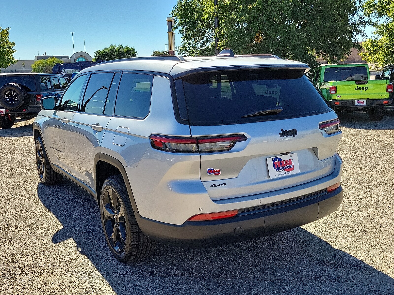 2025 Jeep Grand Cherokee Altitude photo 2