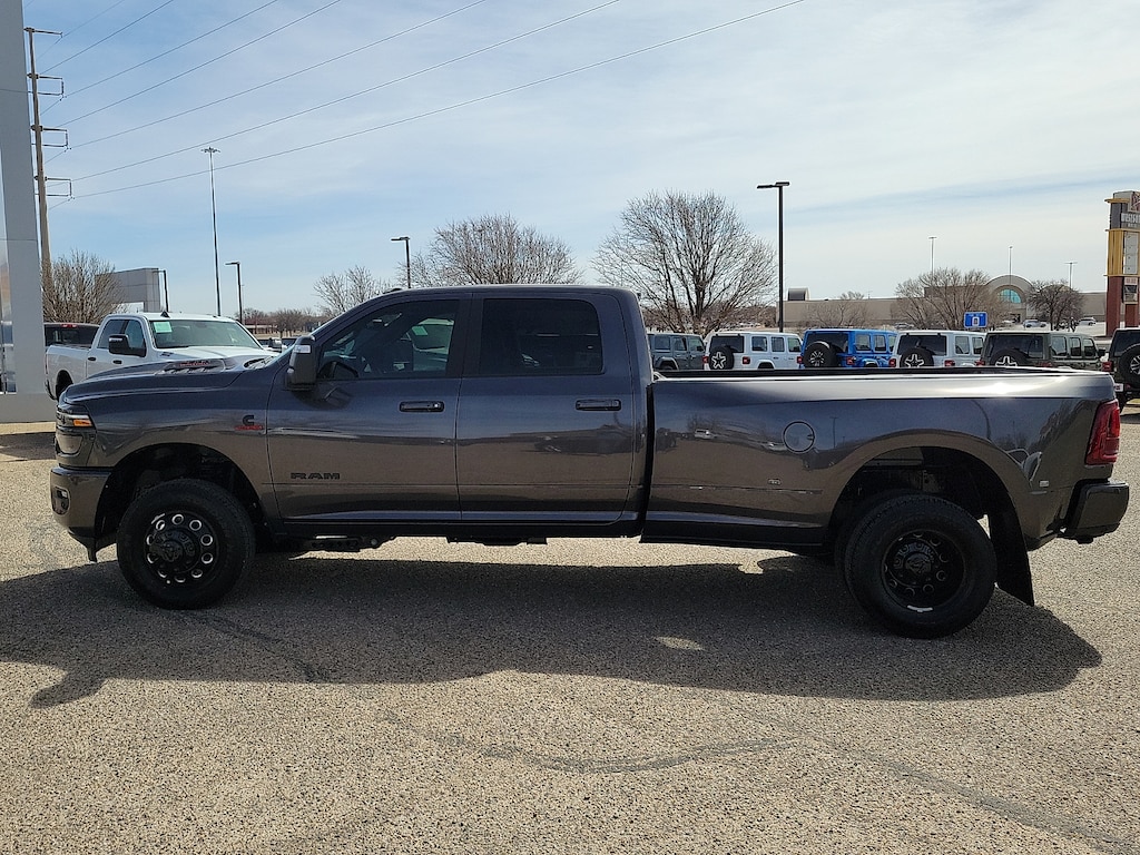 New 2026 Ram 3500 LARAMIE CREW CAB 4X4 8' BOX Pickup