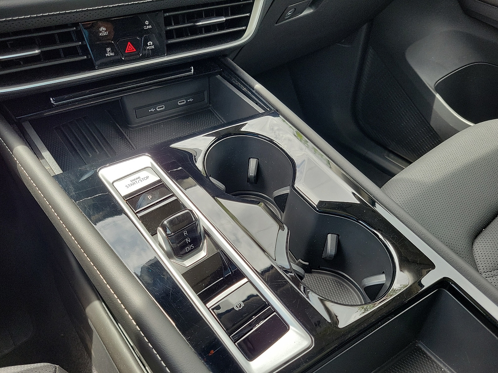2026 Volkswagen Atlas SE w/Tech - Photo 18