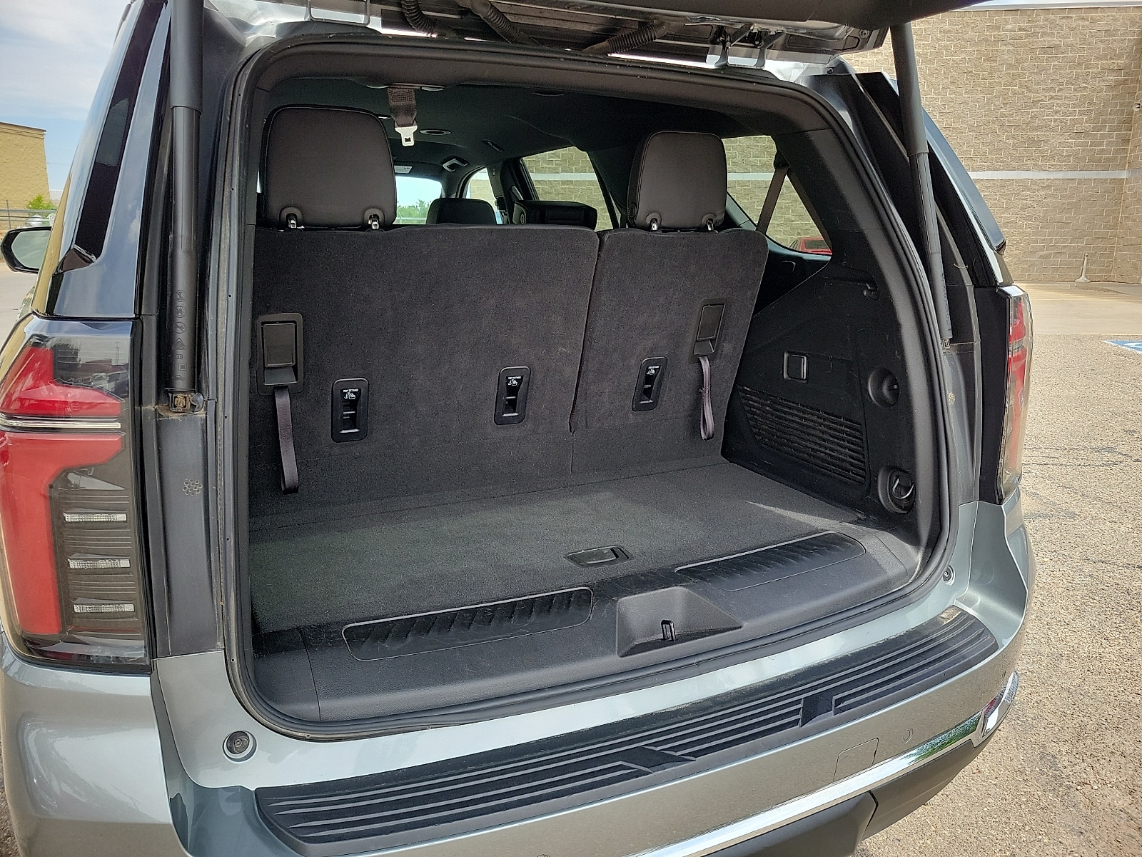2025 Chevrolet Tahoe LT - Photo 8