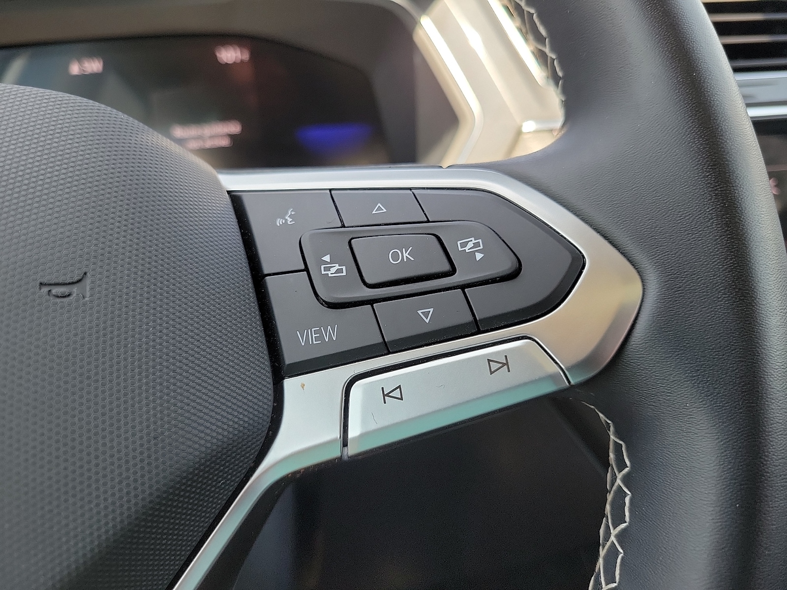 2023 Volkswagen Tiguan SE - Photo 19
