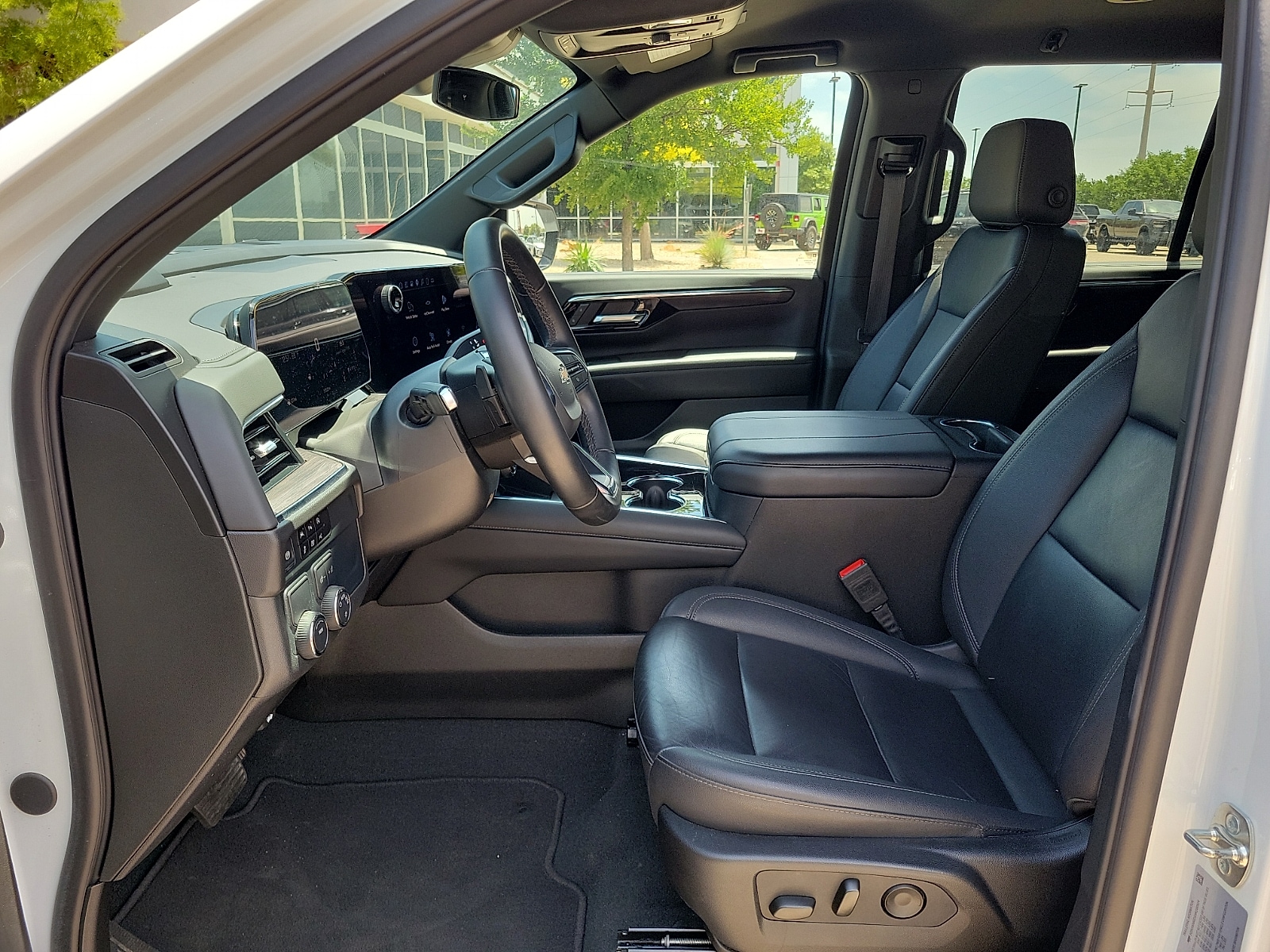 2025 Chevrolet Tahoe LT - Photo 12