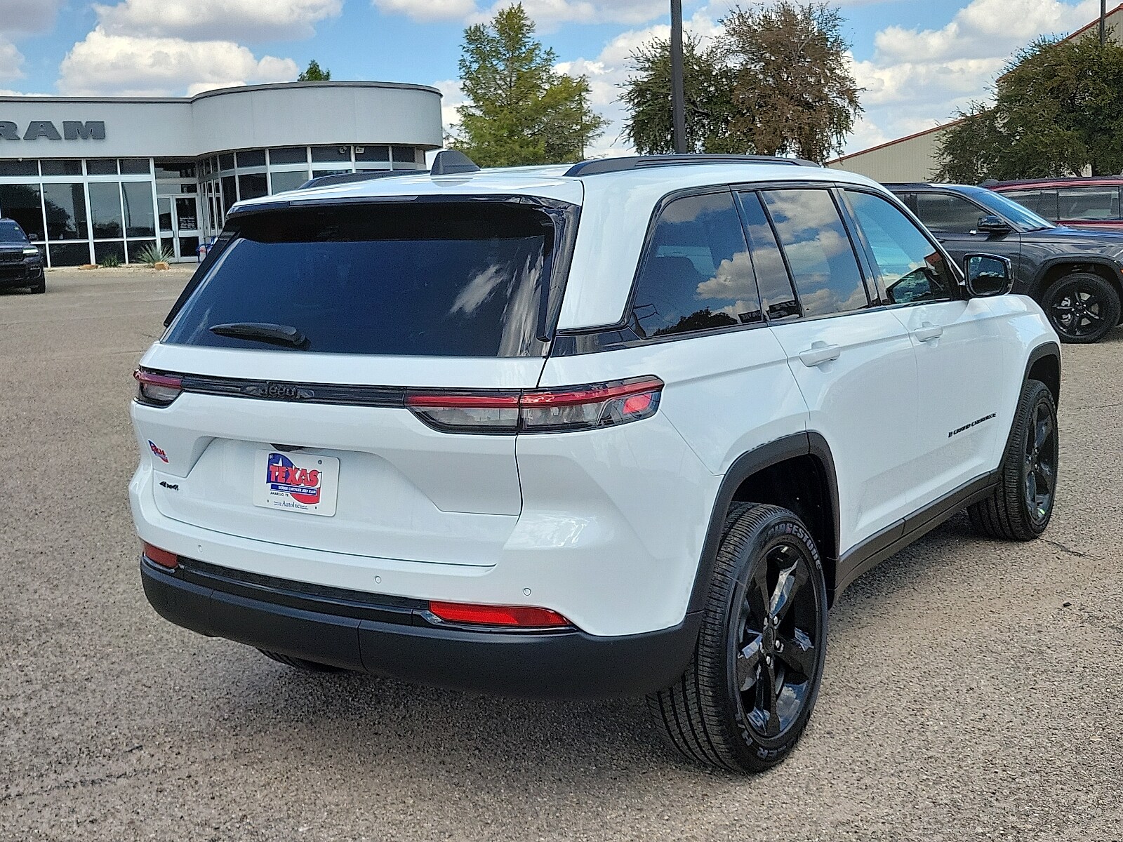 2025 Jeep Grand Cherokee Altitude photo 4