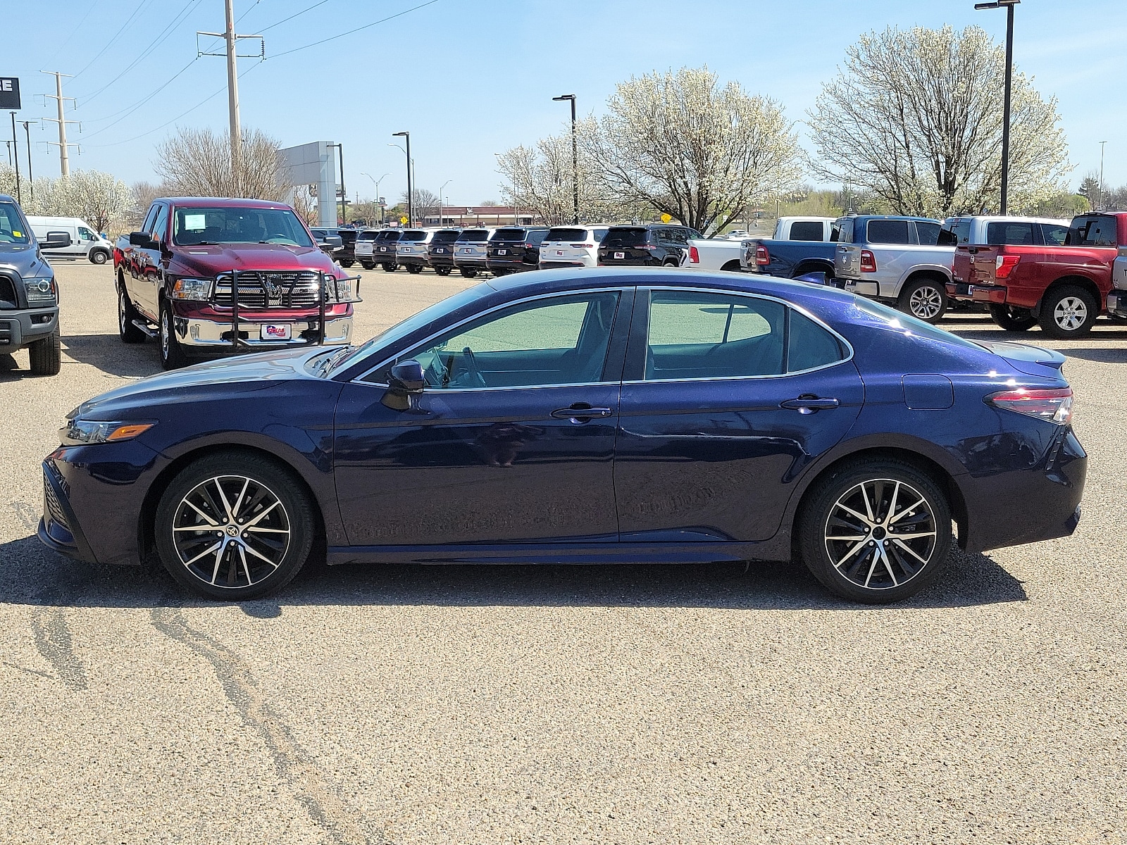 Used 2022 Toyota Camry SE with VIN 4T1G11AK4NU066547 for sale in Amarillo, TX