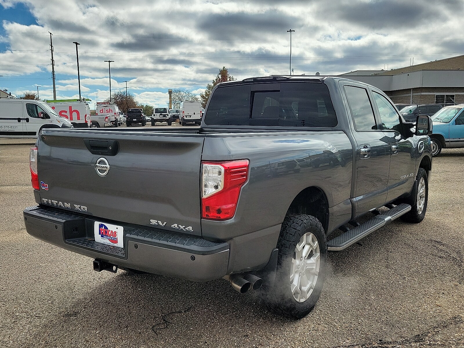 2018 Nissan Titan SV Crew Cab photo 3